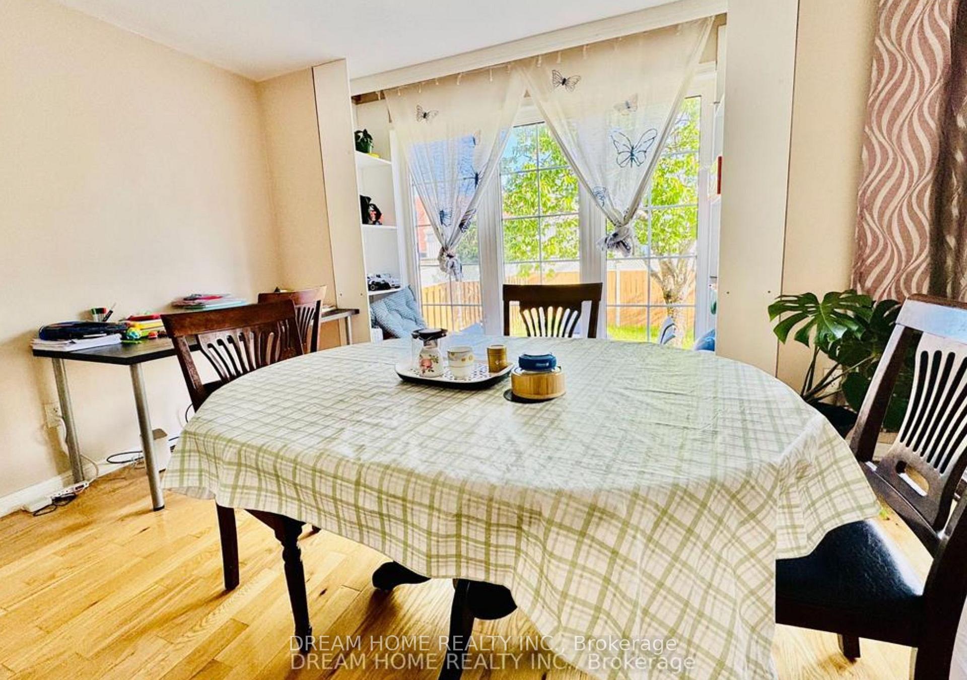 Photo 4 of 23 Wiltshire Drive, Markham, Berczy — HOMEH