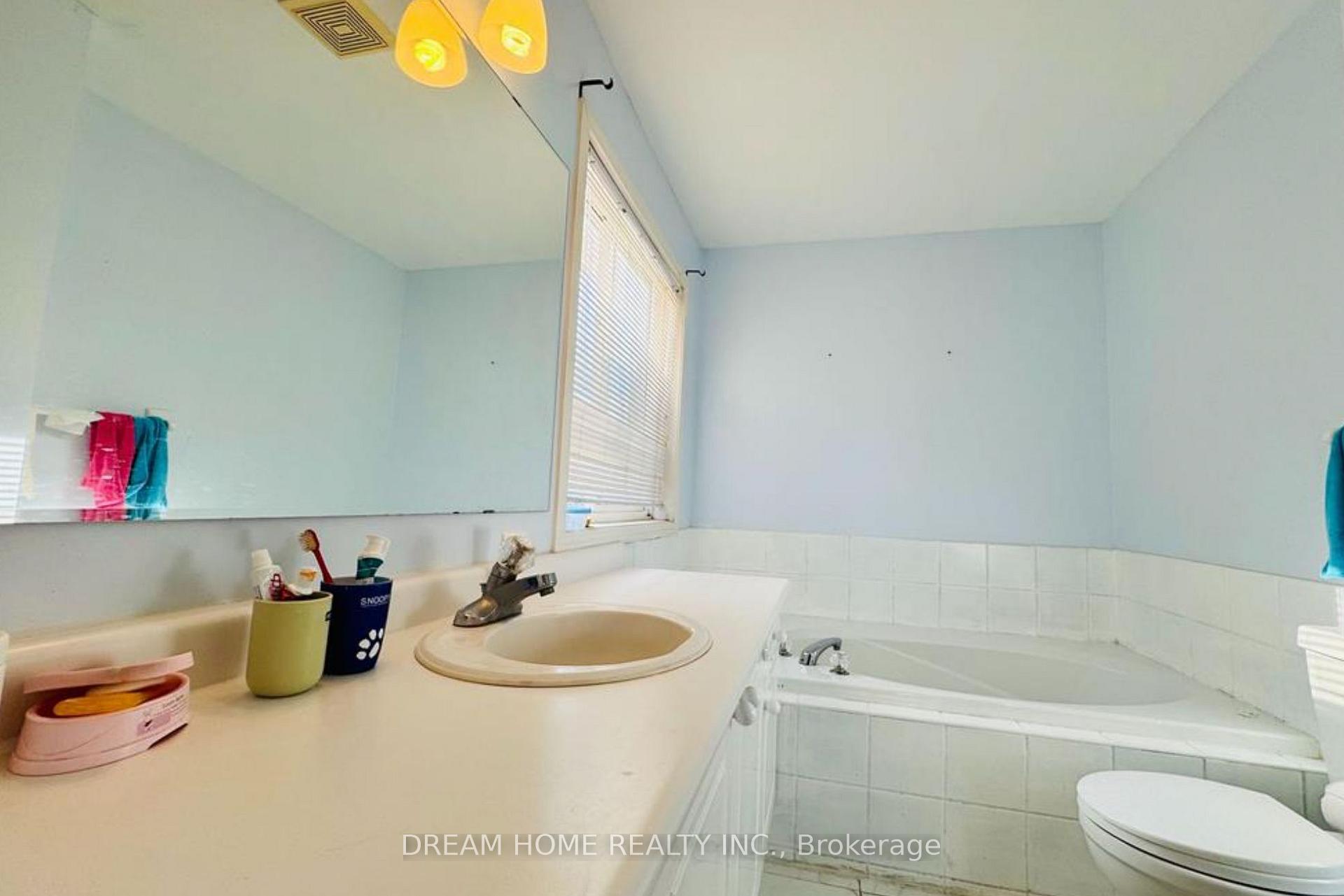 Photo 12 of 23 Wiltshire Drive, Markham, Berczy — HOMEH