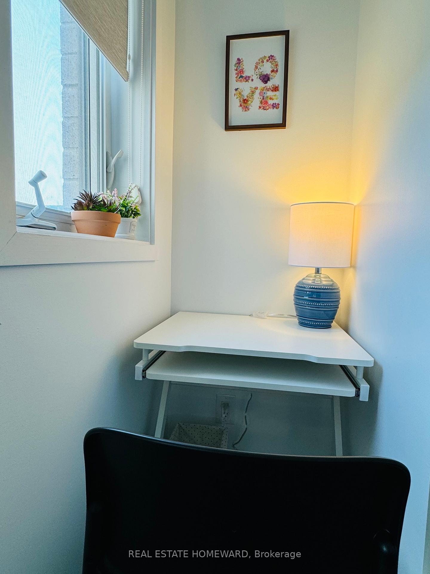 Photo 4 of 17 St. Bartholomew Street, Toronto, Regent Park — HOMEH