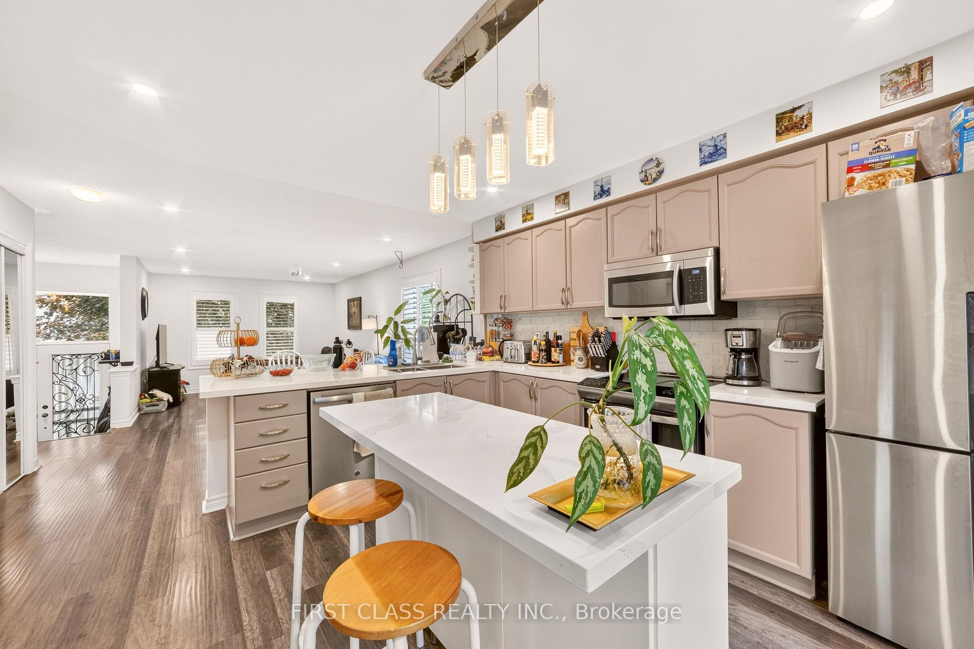 Photo 9 of 115 Succession Crescent, Barrie, Innis-Shore — HOMEH