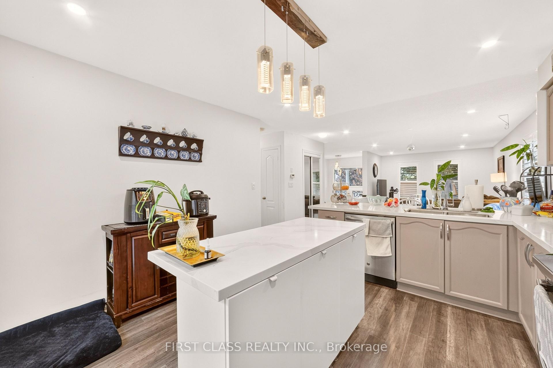 Photo 10 of 115 Succession Crescent, Barrie, Innis-Shore — HOMEH