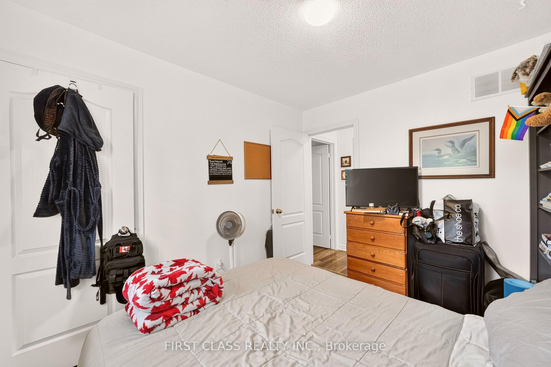 Photo 12 of 115 Succession Crescent, Barrie, Innis-Shore — HOMEH