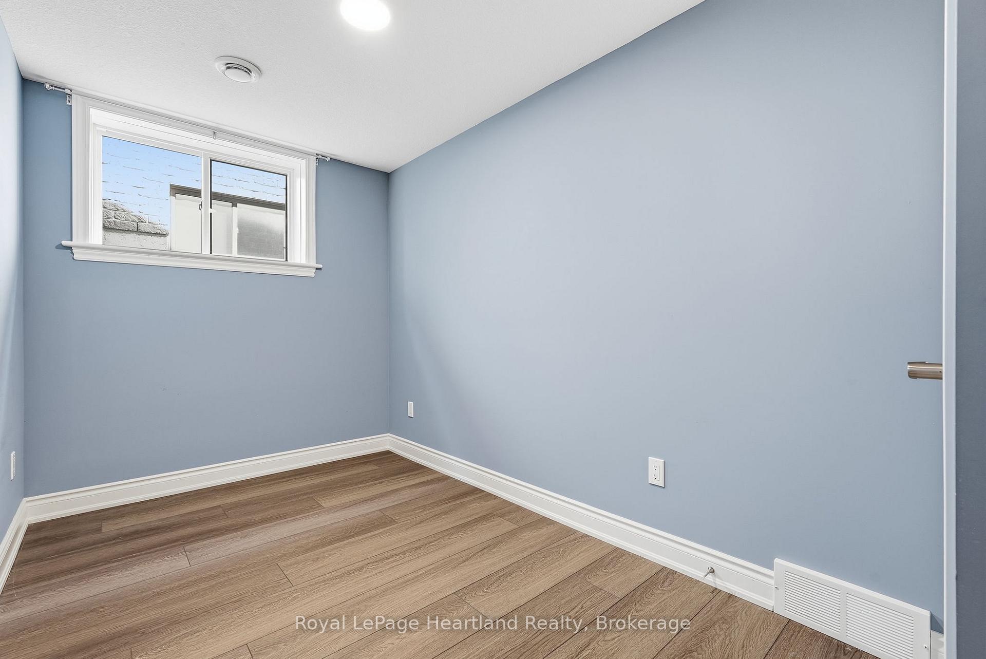 Photo 34 of 10 Minto Street S, Minto — HOMEH
