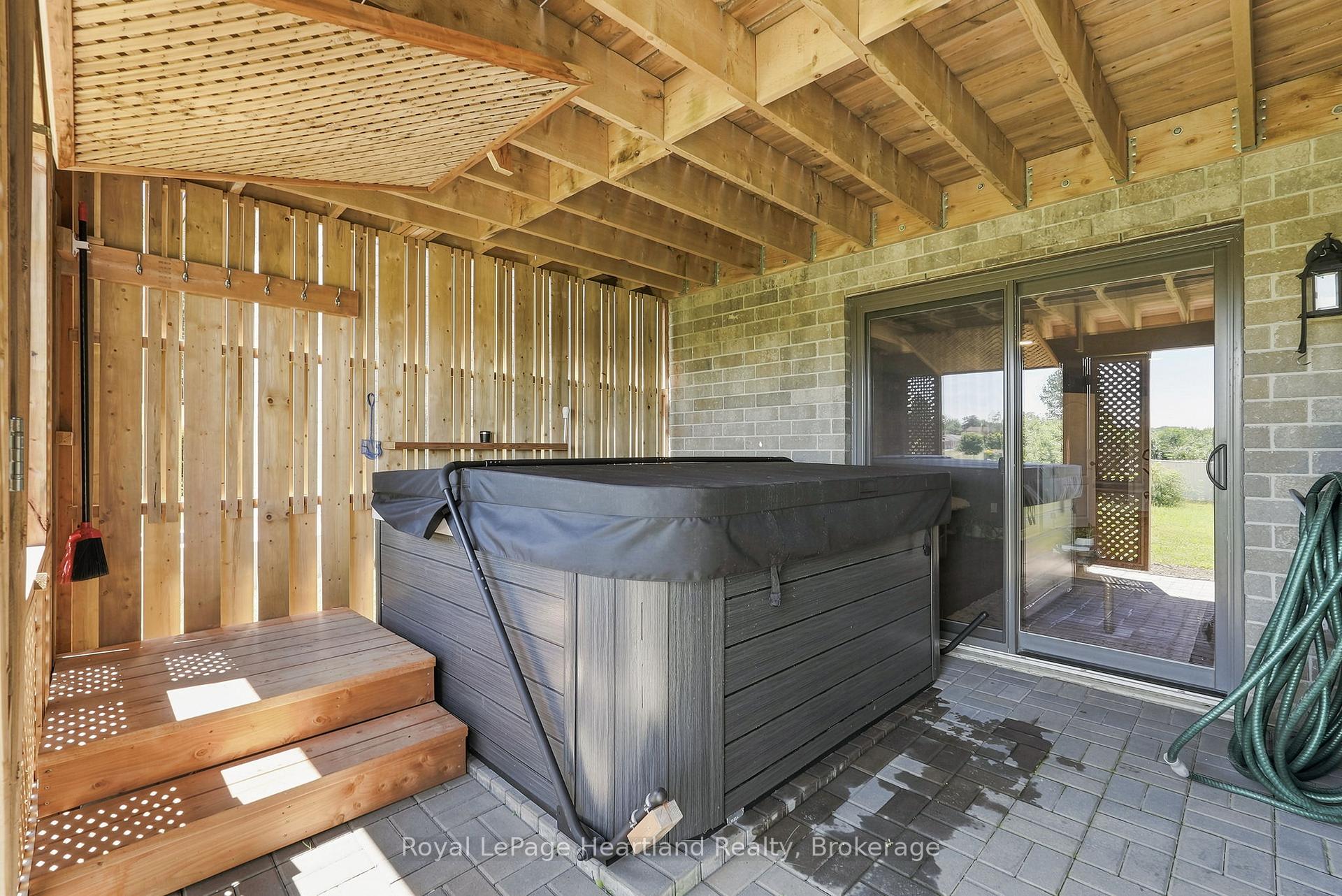 Photo 38 of 10 Minto Street S, Minto — HOMEH