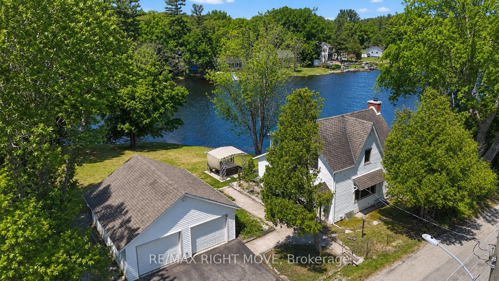 Photo 2 of 1012 Cowbell Lane, Gravenhurst, Morrison — HOMEH