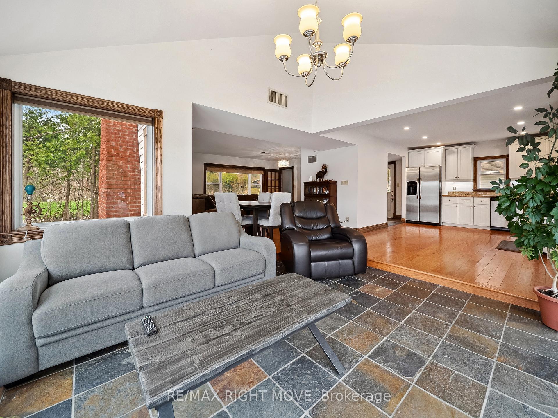 Photo 13 of 1012 Cowbell Lane, Gravenhurst, Morrison — HOMEH