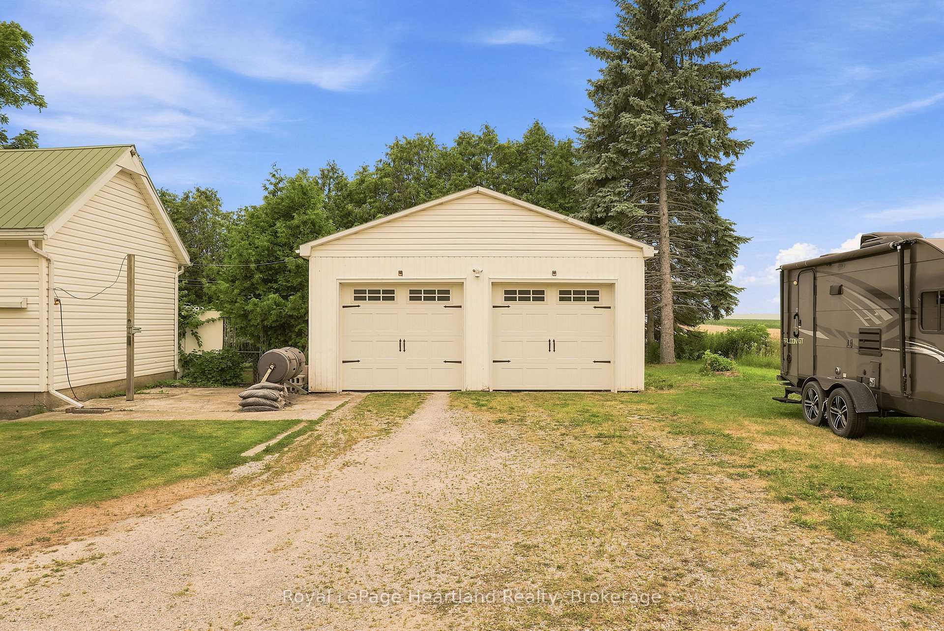 Photo 8 of 2037 Harriston Road, Howick — HOMEH