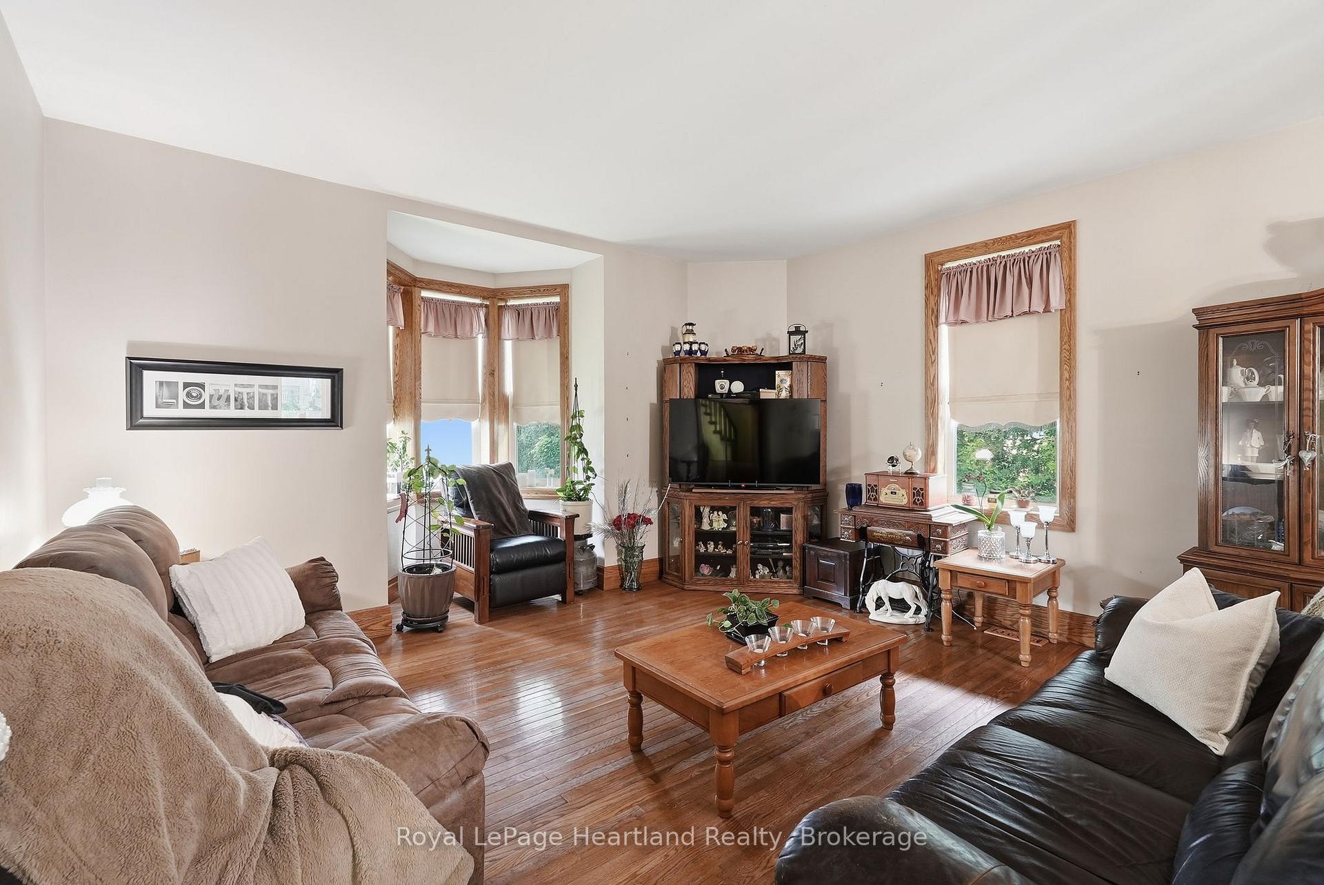 Photo 10 of 2037 Harriston Road, Howick — HOMEH