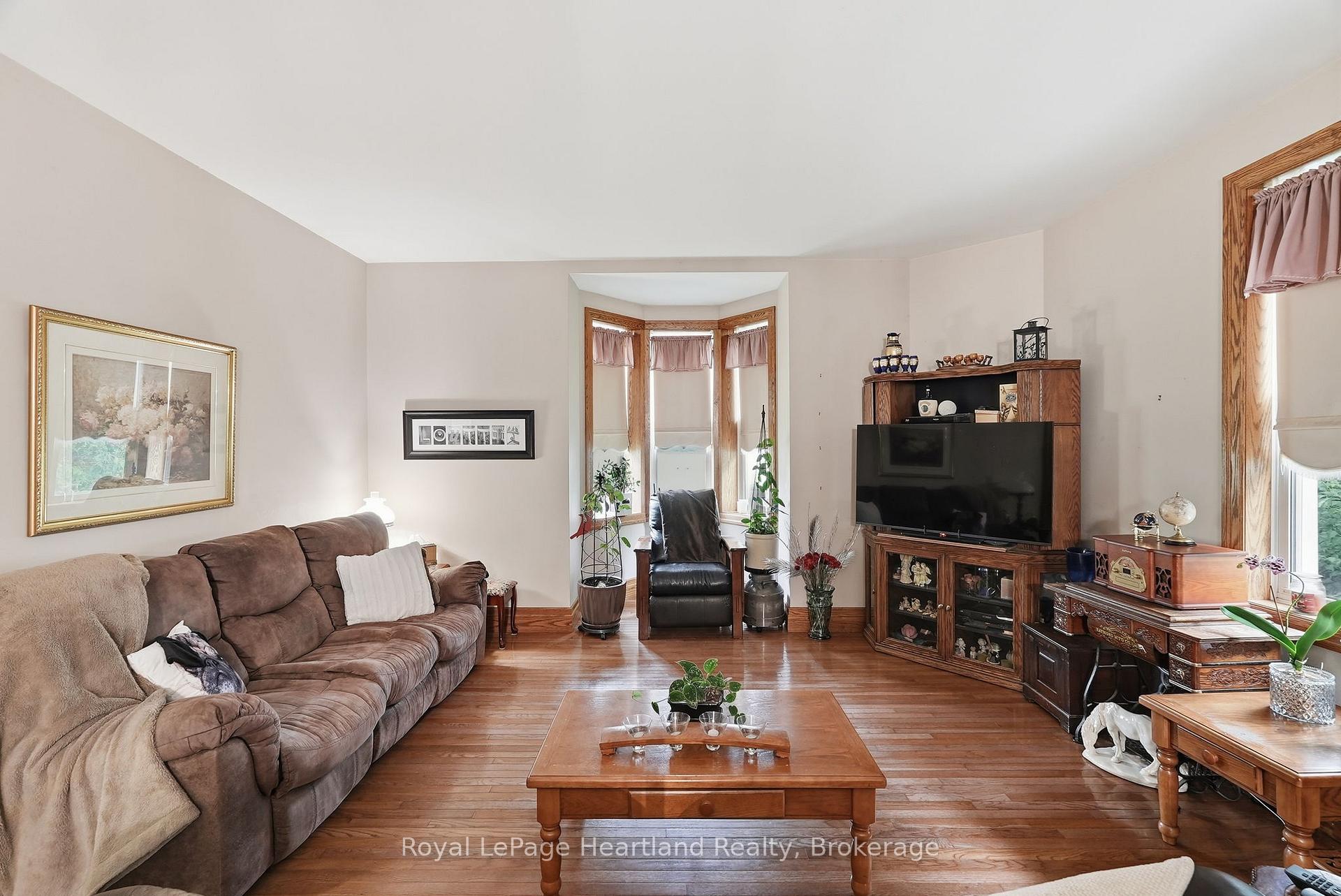 Photo 11 of 2037 Harriston Road, Howick — HOMEH