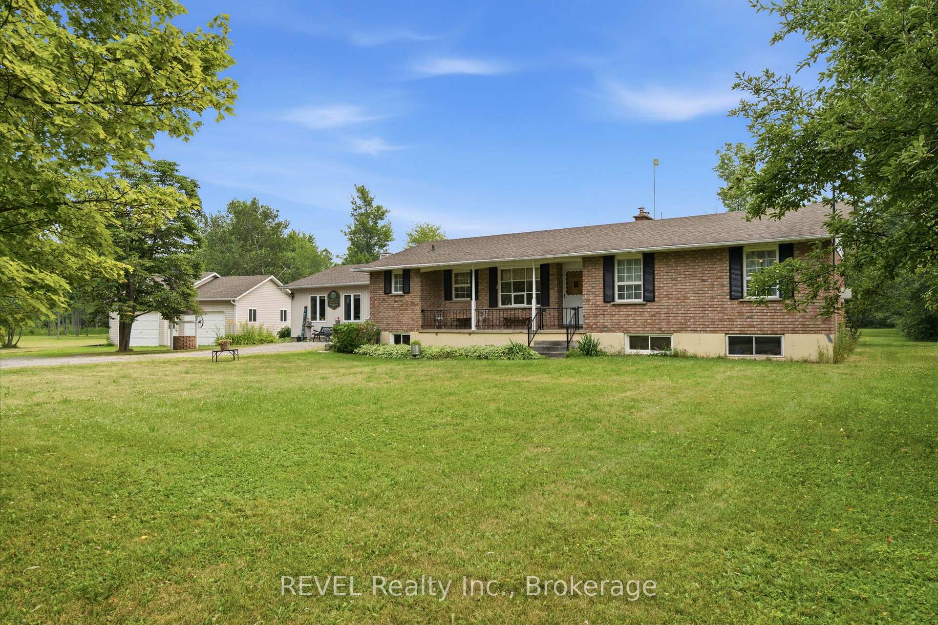 Photo 3 of 4325 White Road, Port Colborne, Bethel — HOMEH