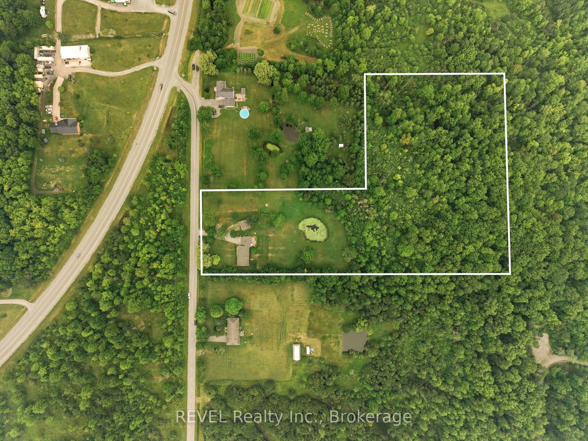 Photo 4 of 4325 White Road, Port Colborne, Bethel — HOMEH