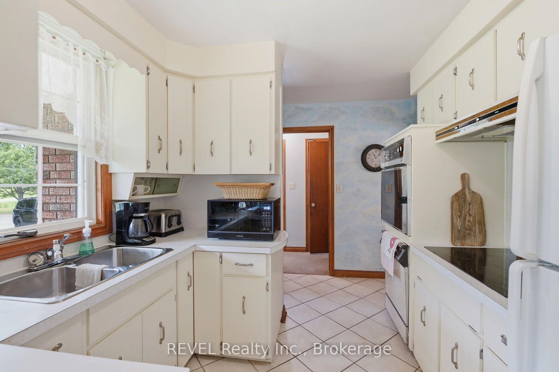 Photo 11 of 4325 White Road, Port Colborne, Bethel — HOMEH