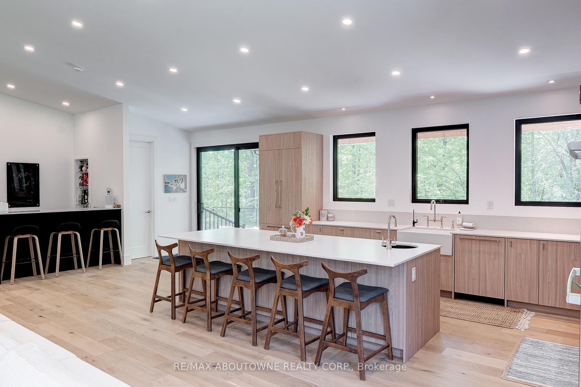Photo 3 of 295 Allen Road, Grimsby, Grimsby Escarpment — HOMEH
