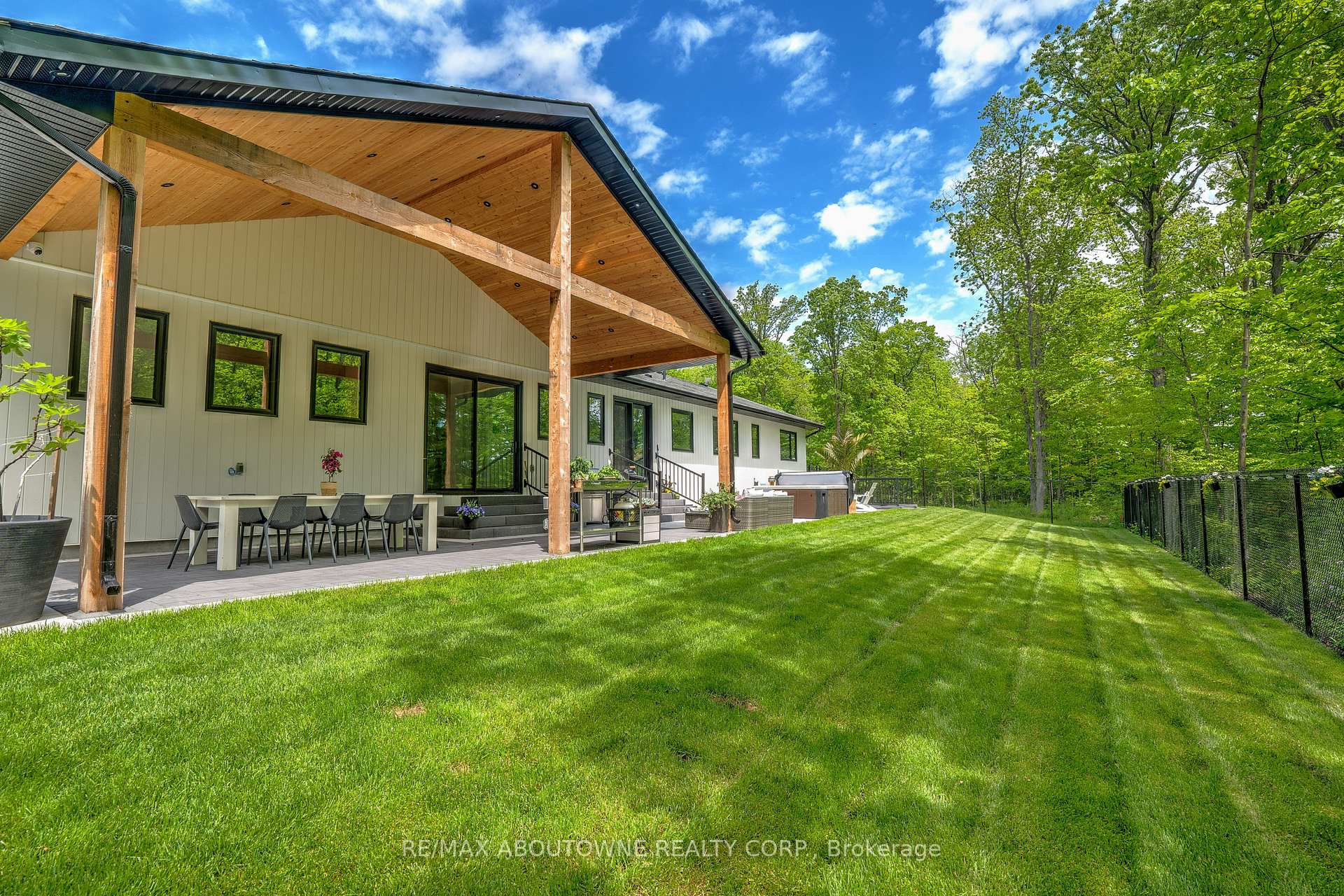 Photo 28 of 295 Allen Road, Grimsby, Grimsby Escarpment — HOMEH