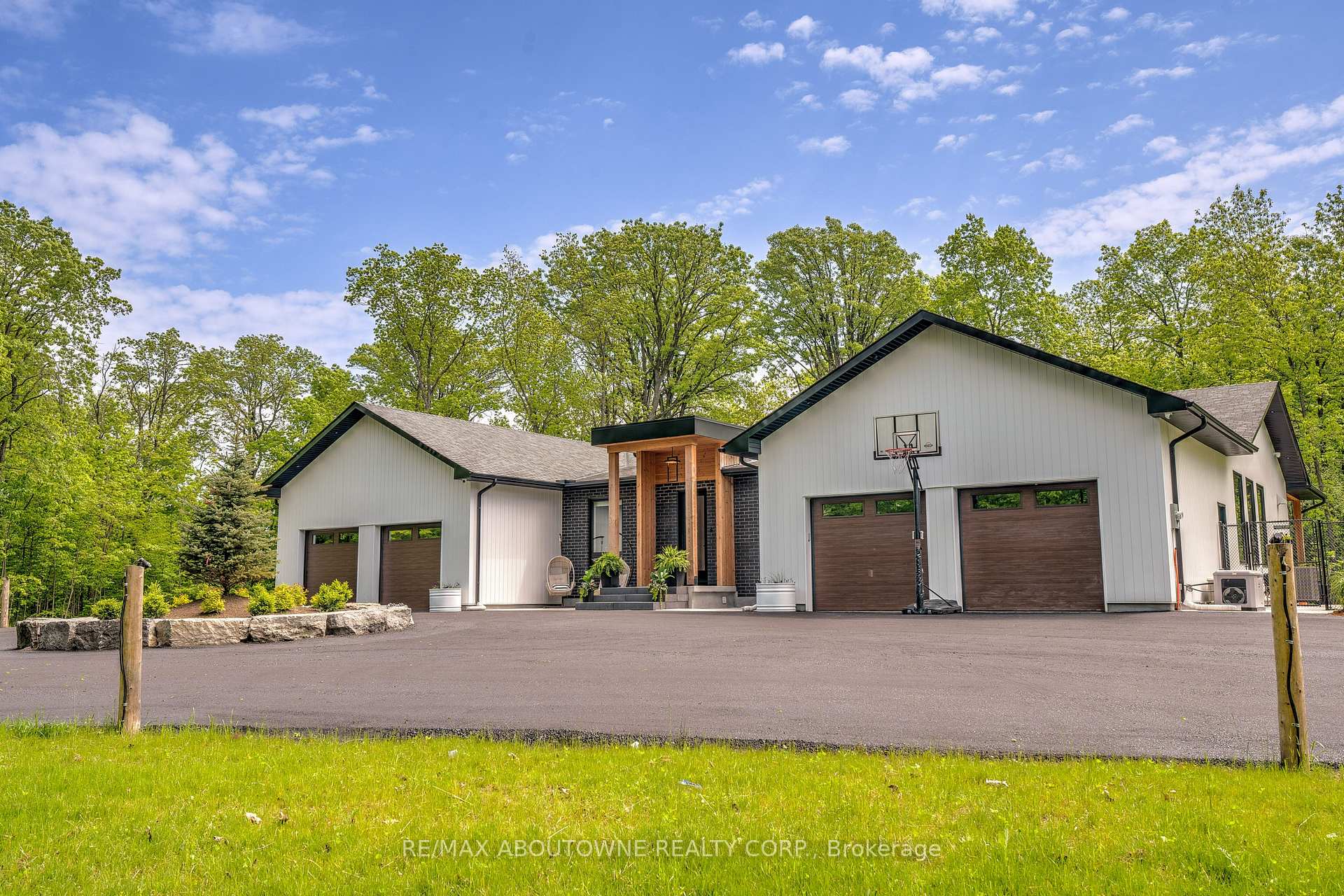 Photo 36 of 295 Allen Road, Grimsby, Grimsby Escarpment — HOMEH
