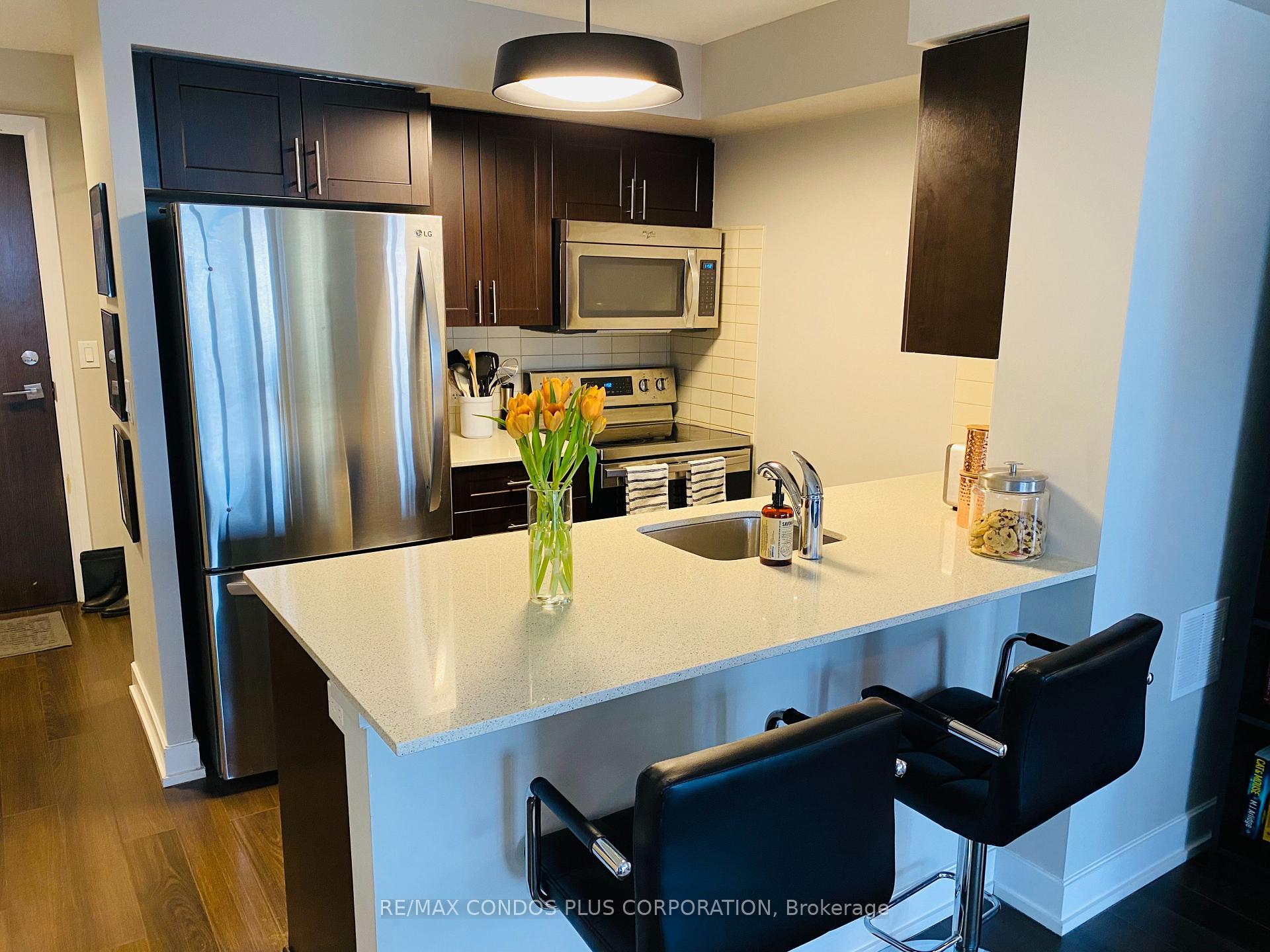 Photo 6 of Unit 927, 2 Eva Road, Etobicoke, Etobicoke West Mall — HOMEH