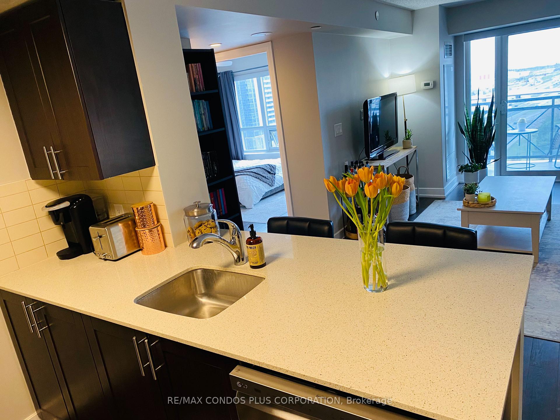 Photo 8 of Unit 927, 2 Eva Road, Etobicoke, Etobicoke West Mall — HOMEH
