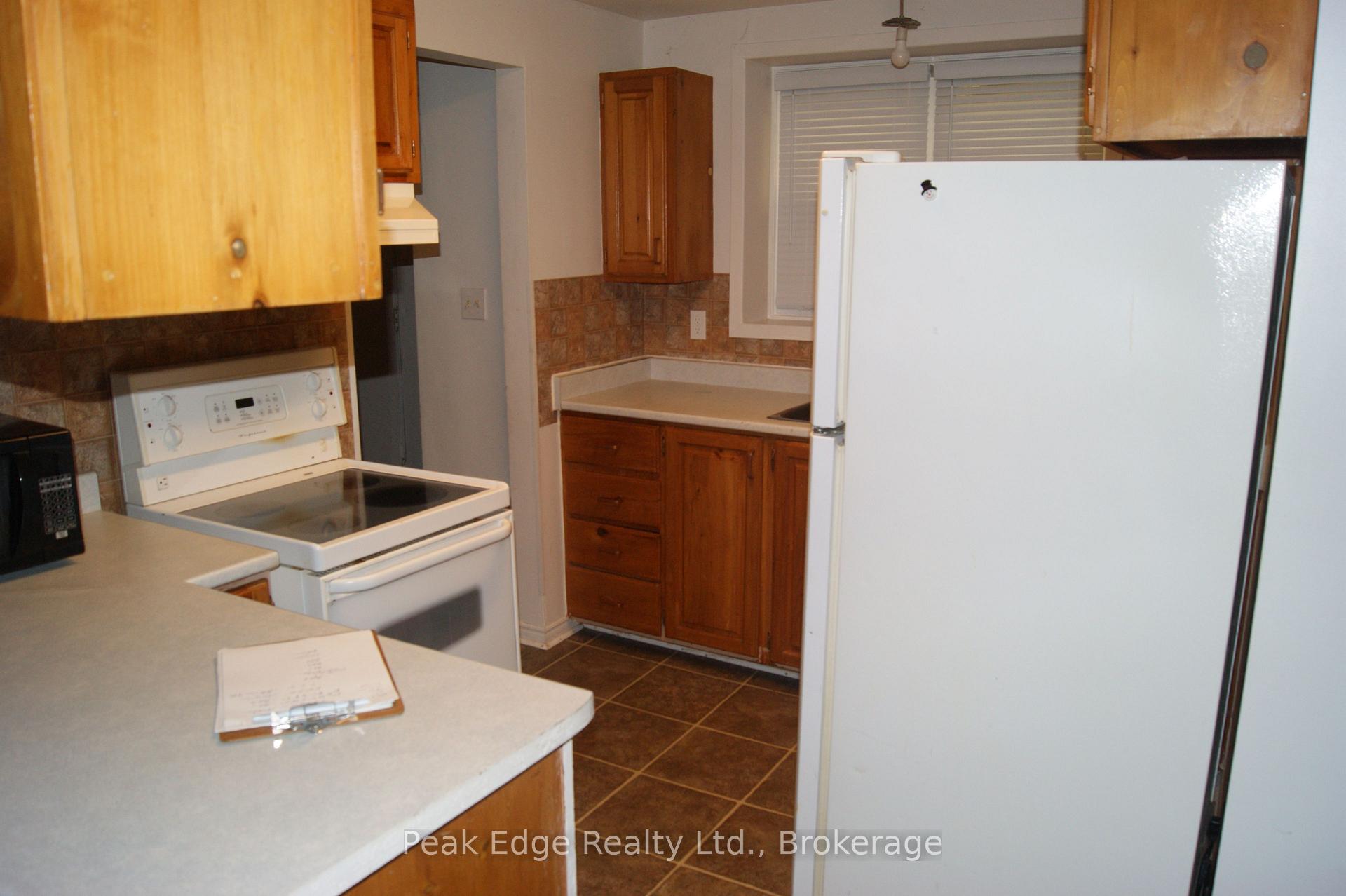 Photo 2 of 338 Colborne Street W, Orillia — HOMEH