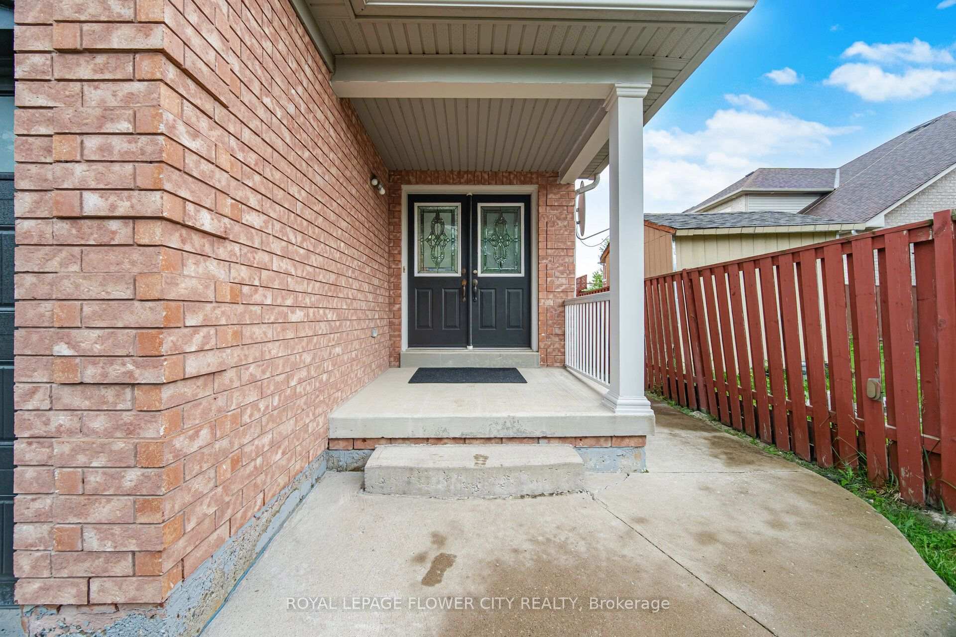 Photo 4 of 25 Skylar Circle, Brampton, Bram East — HOMEH