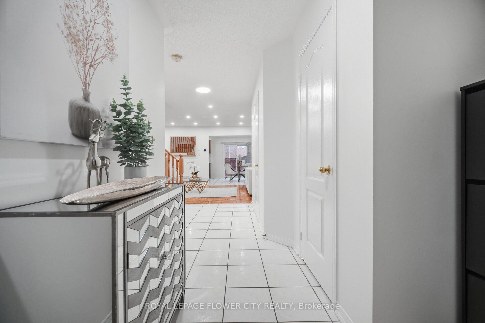 Photo 5 of 25 Skylar Circle, Brampton, Bram East — HOMEH