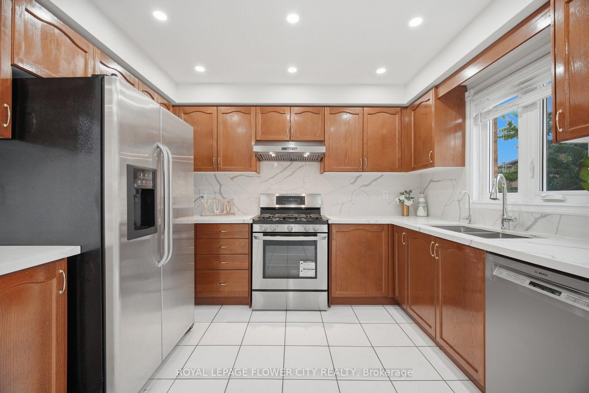 Photo 12 of 25 Skylar Circle, Brampton, Bram East — HOMEH