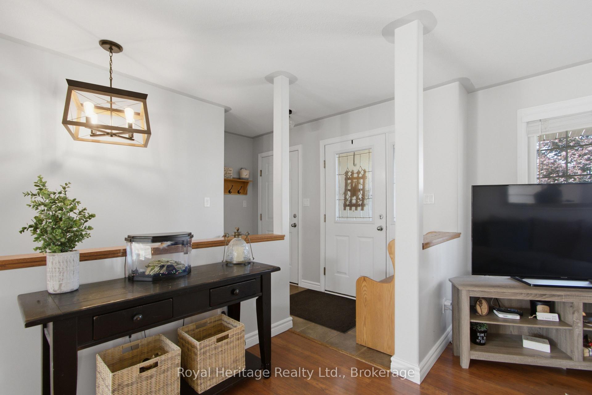 Photo 3 of 29 Forest Valley Drive, Quinte West, Frankford Ward — HOMEH