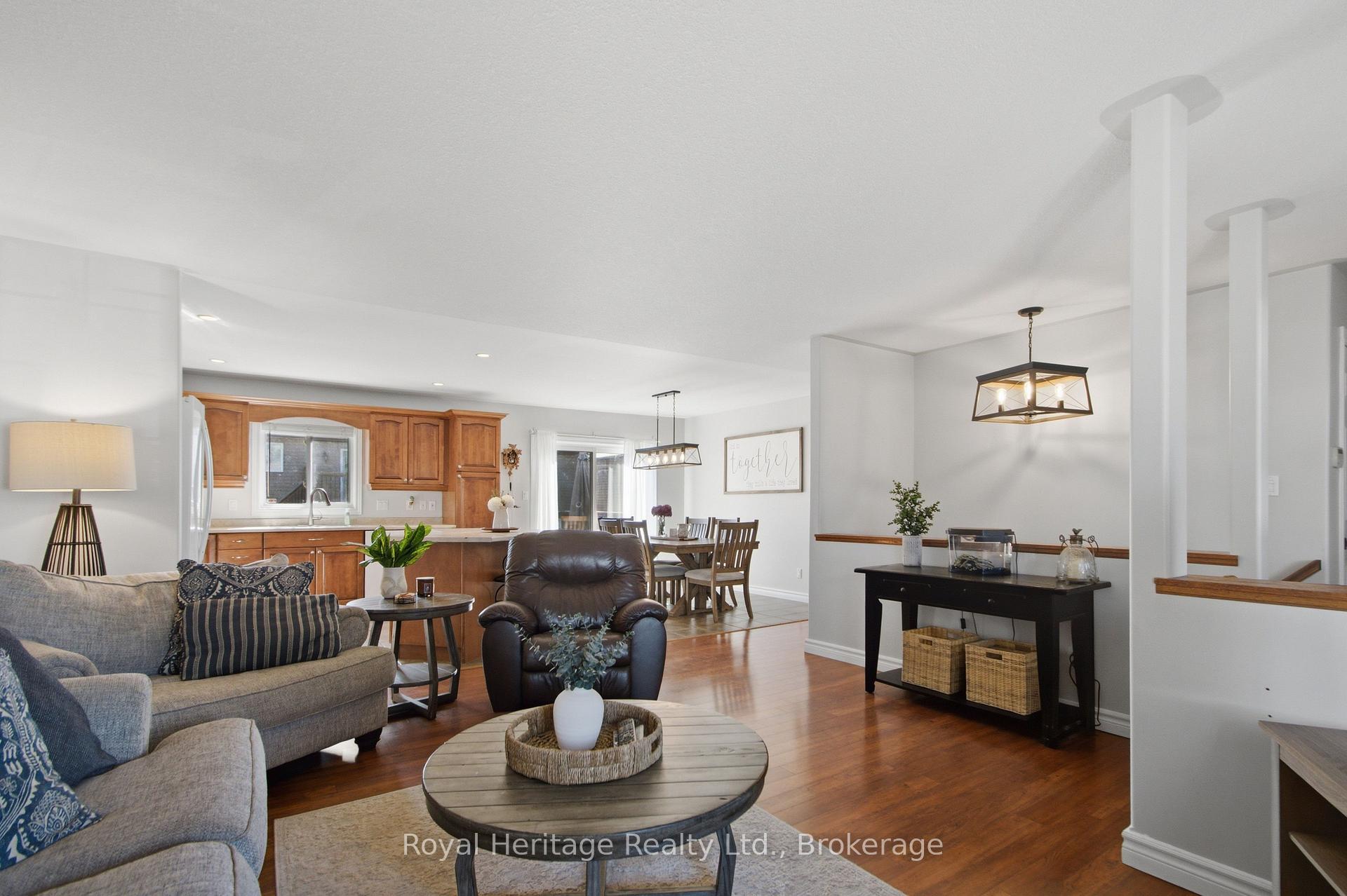 Photo 5 of 29 Forest Valley Drive, Quinte West, Frankford Ward — HOMEH