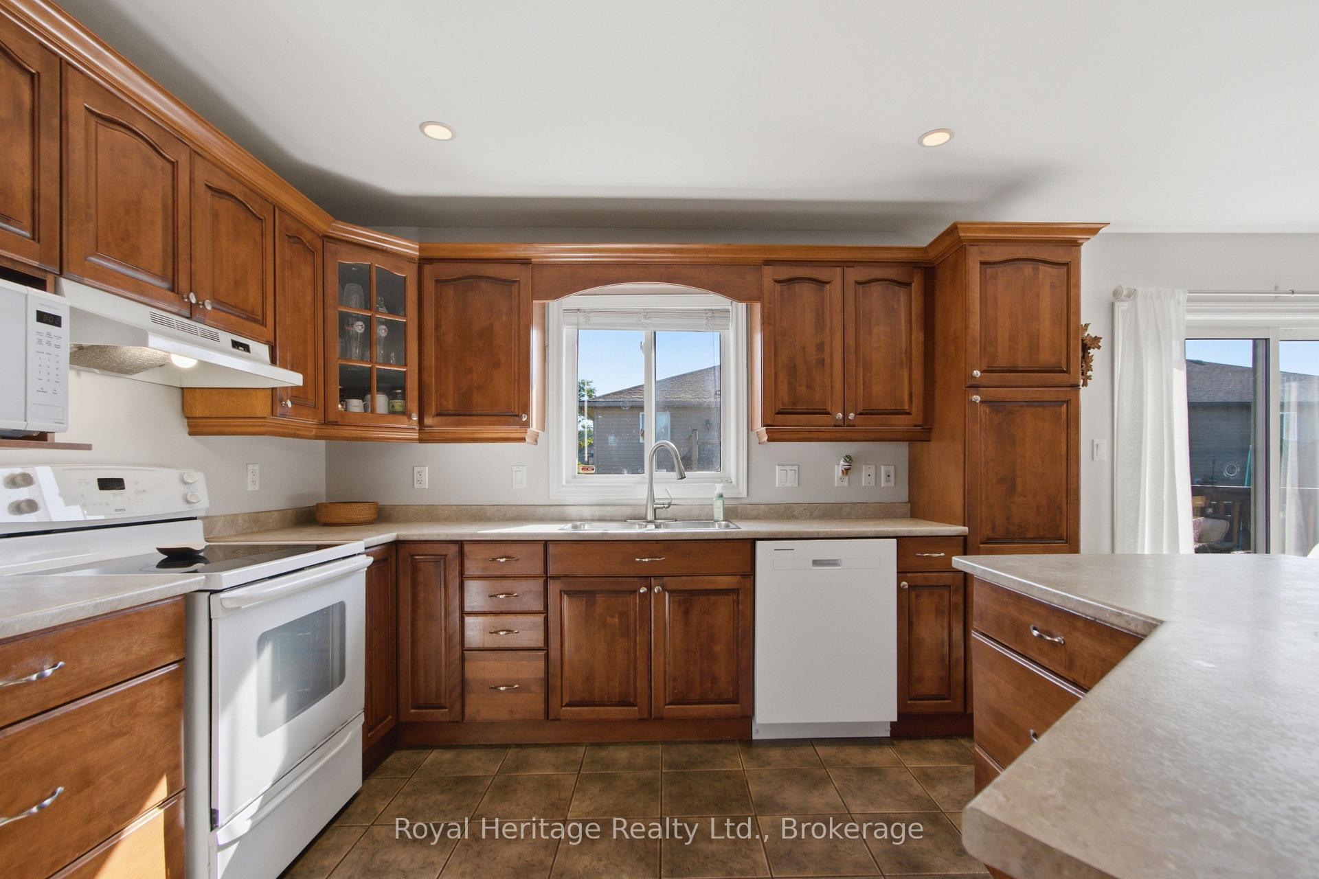 Photo 7 of 29 Forest Valley Drive, Quinte West, Frankford Ward — HOMEH