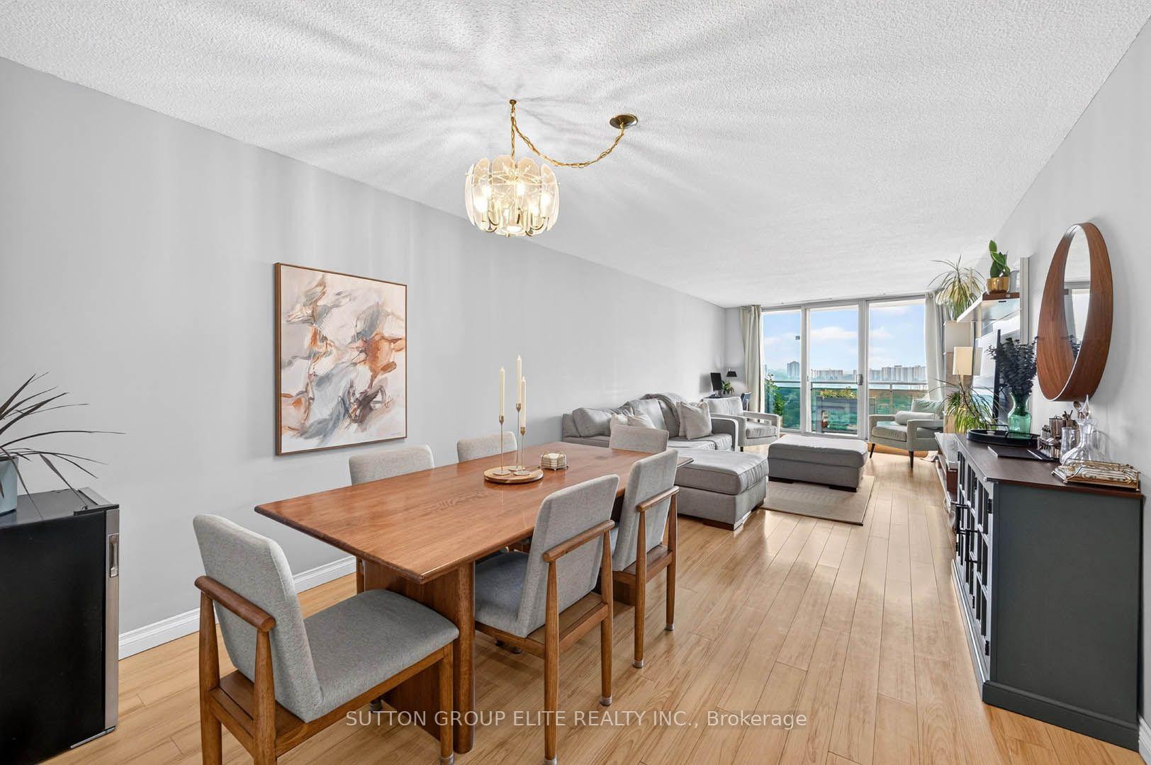 Photo 3 of Unit 2010, 820 Burnhamthorpe Road, Etobicoke, Markland Wood — HOMEH