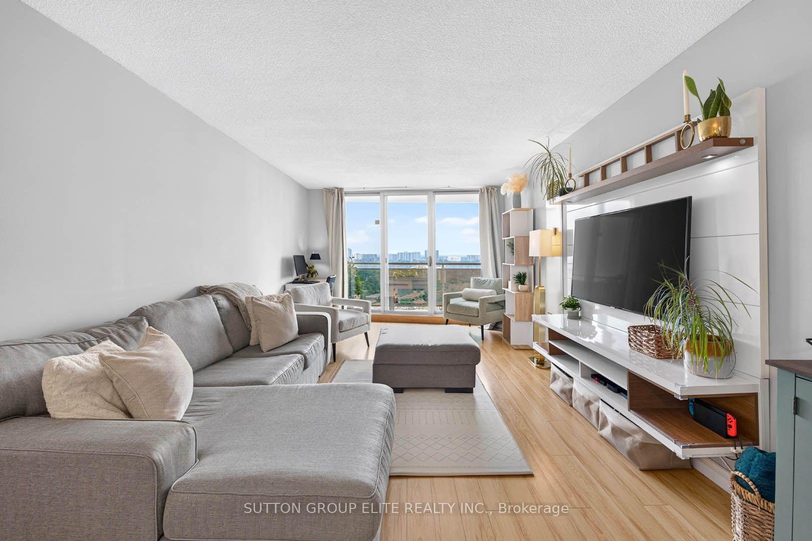 Photo 4 of Unit 2010, 820 Burnhamthorpe Road, Etobicoke, Markland Wood — HOMEH