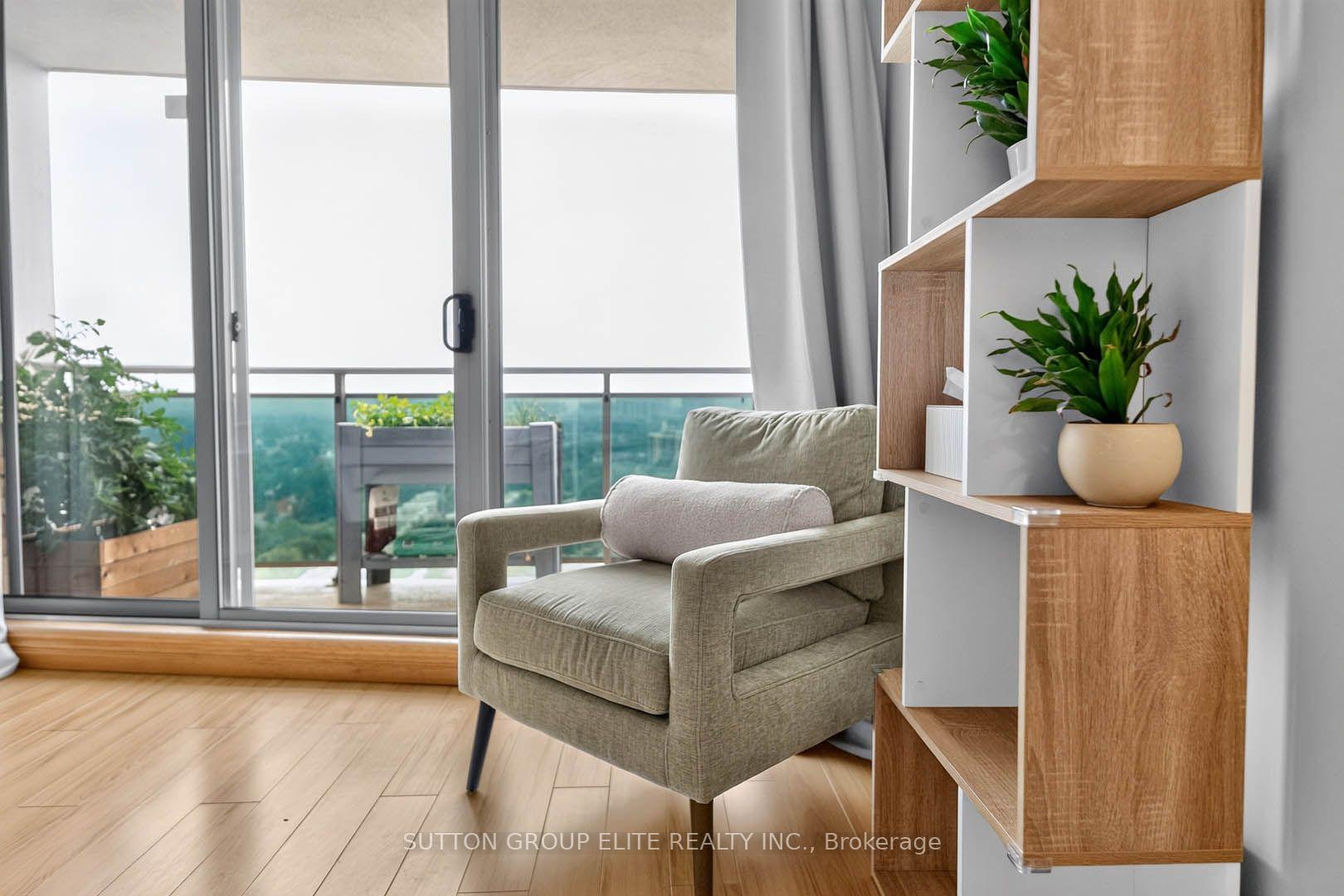 Photo 7 of Unit 2010, 820 Burnhamthorpe Road, Etobicoke, Markland Wood — HOMEH