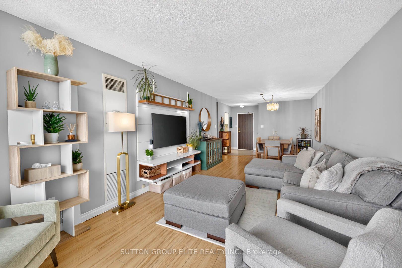 Photo 8 of Unit 2010, 820 Burnhamthorpe Road, Etobicoke, Markland Wood — HOMEH