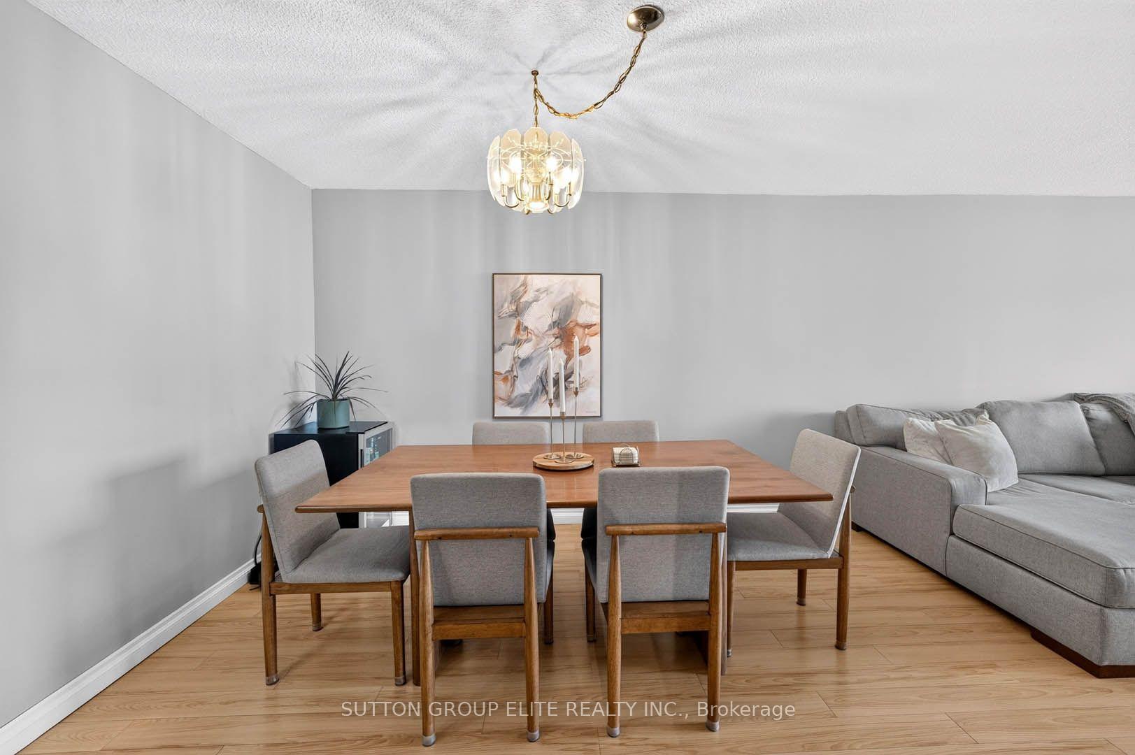 Photo 11 of Unit 2010, 820 Burnhamthorpe Road, Etobicoke, Markland Wood — HOMEH