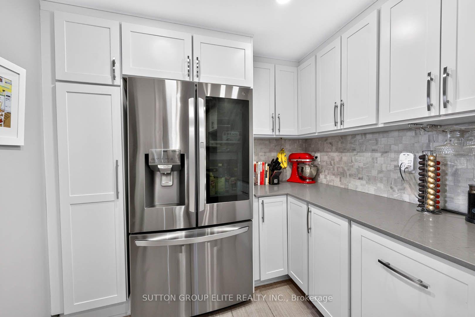 Photo 13 of Unit 2010, 820 Burnhamthorpe Road, Etobicoke, Markland Wood — HOMEH