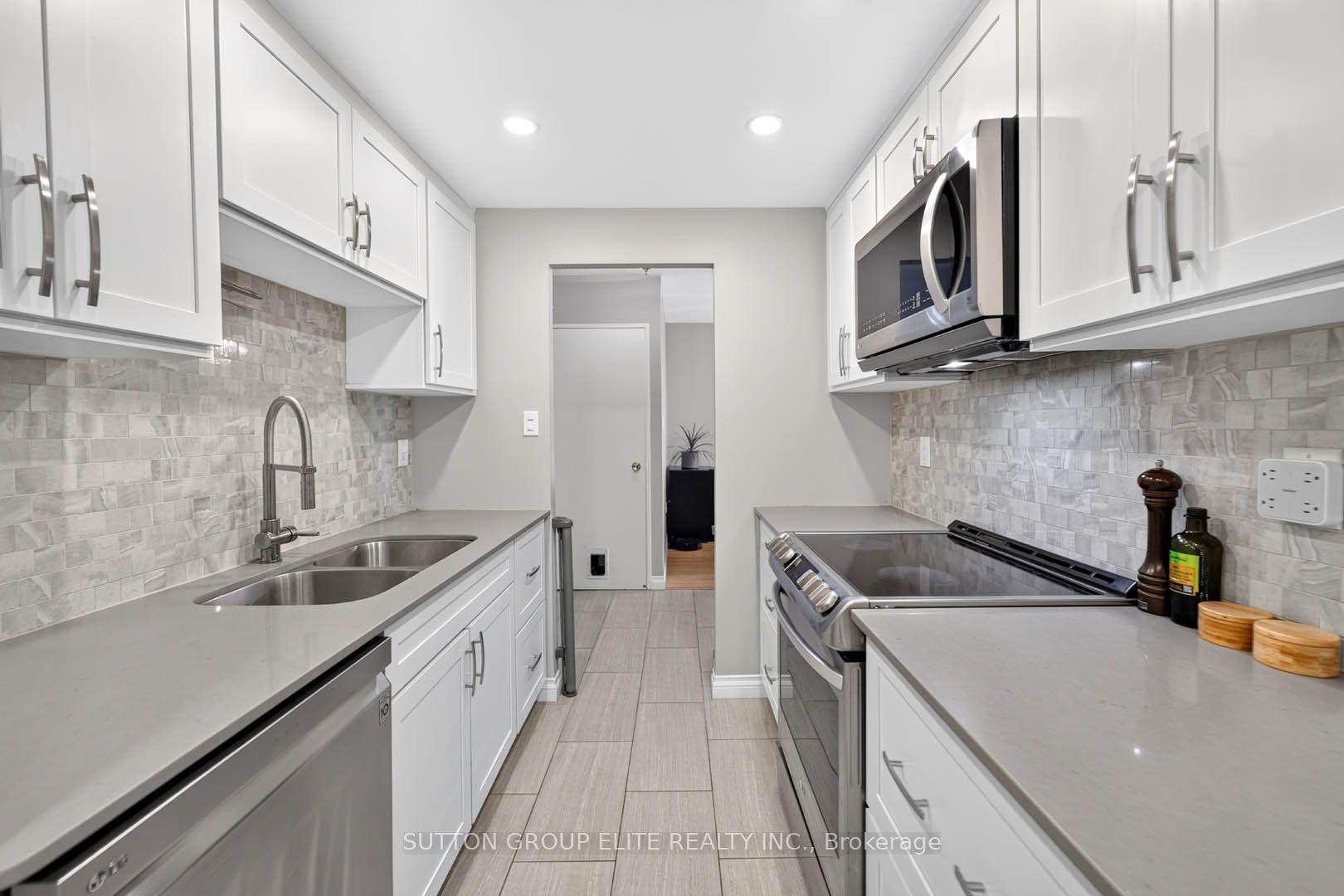 Photo 15 of Unit 2010, 820 Burnhamthorpe Road, Etobicoke, Markland Wood — HOMEH