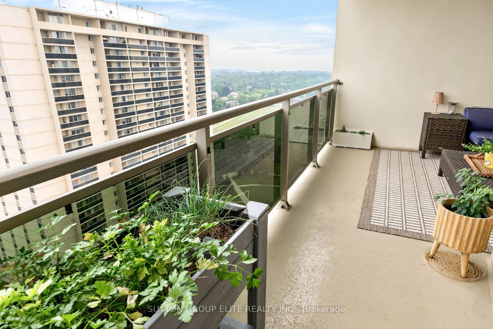 Photo 28 of Unit 2010, 820 Burnhamthorpe Road, Etobicoke, Markland Wood — HOMEH