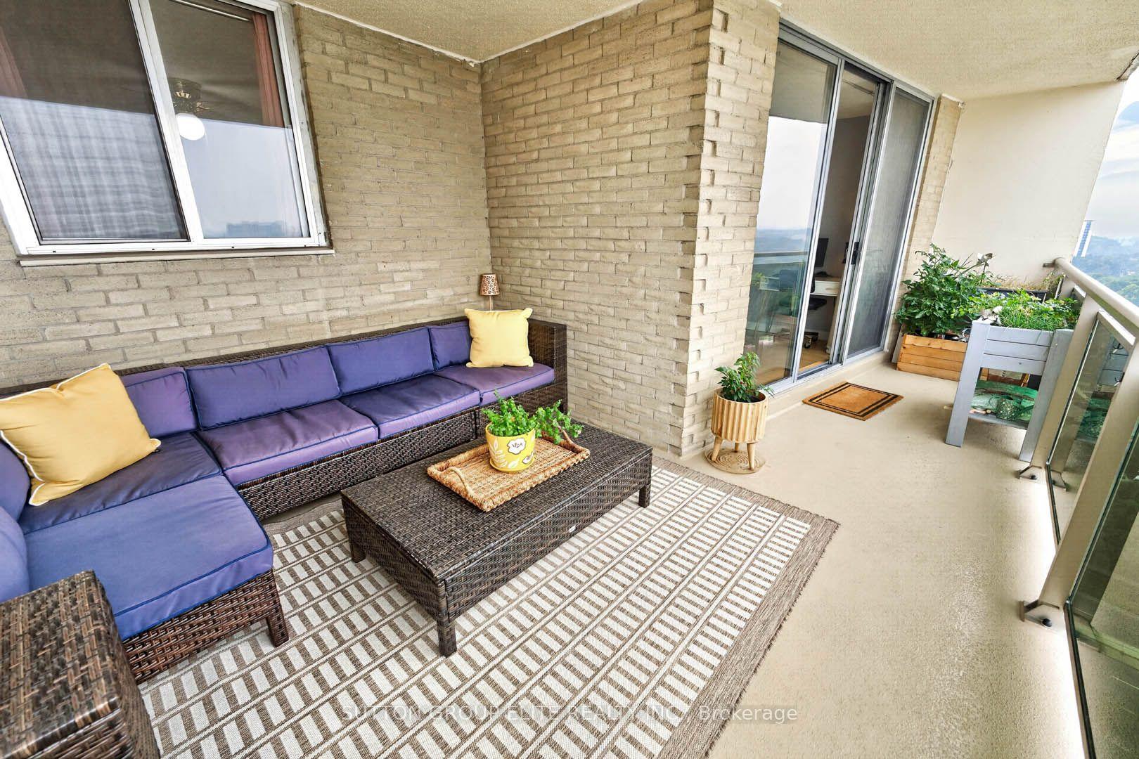 Photo 30 of Unit 2010, 820 Burnhamthorpe Road, Etobicoke, Markland Wood — HOMEH
