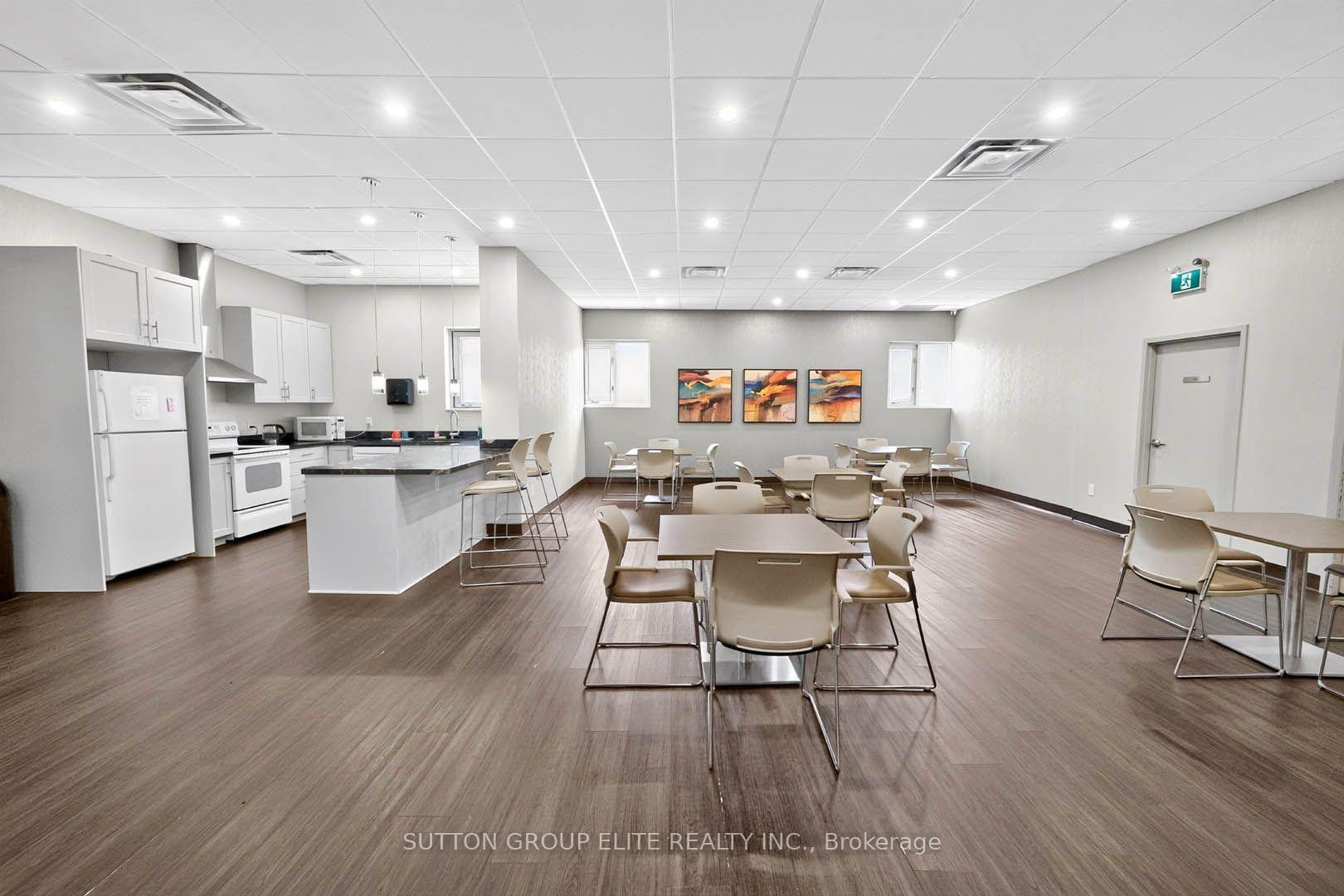 Photo 34 of Unit 2010, 820 Burnhamthorpe Road, Etobicoke, Markland Wood — HOMEH