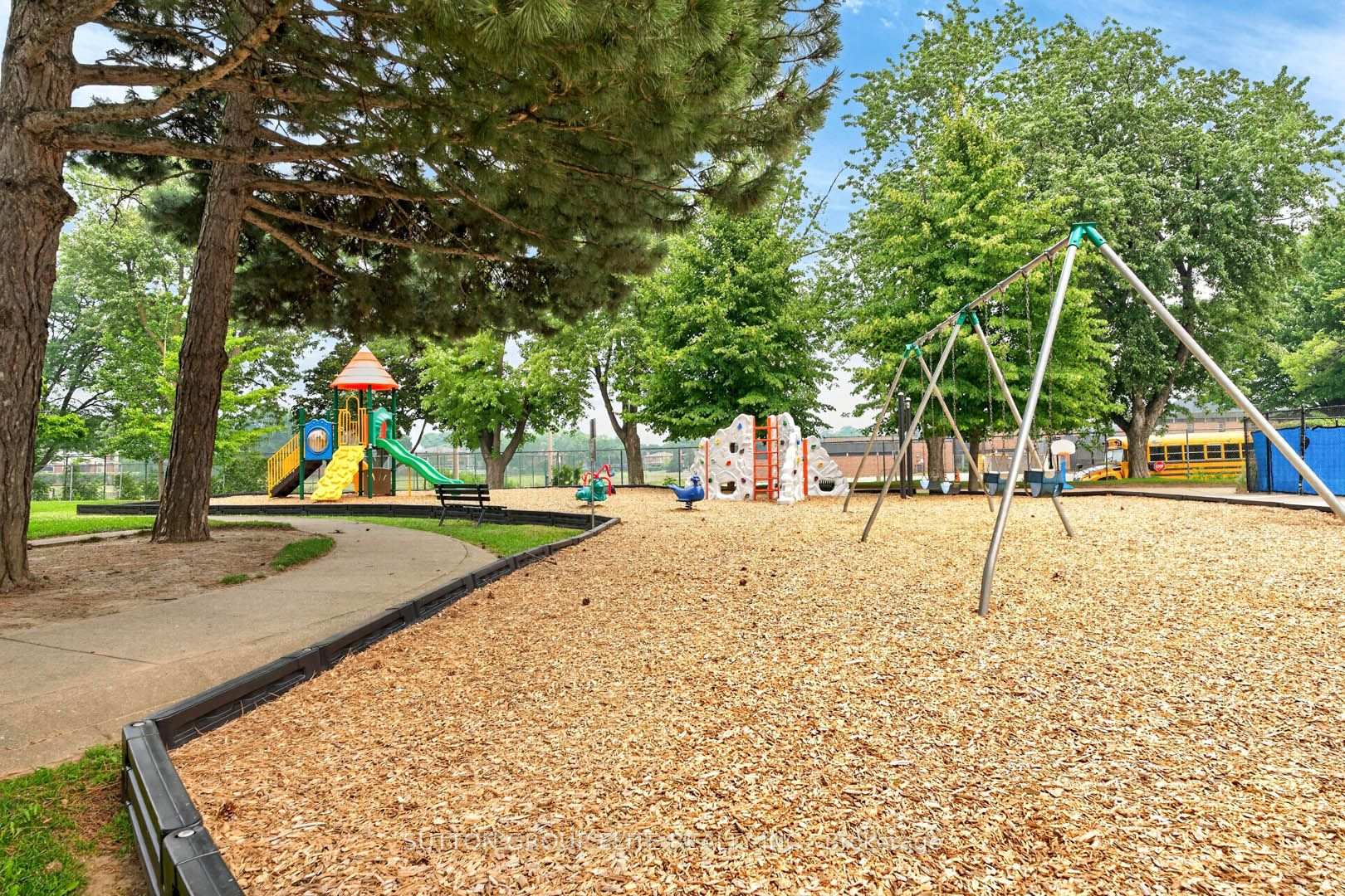 Photo 48 of Unit 2010, 820 Burnhamthorpe Road, Etobicoke, Markland Wood — HOMEH