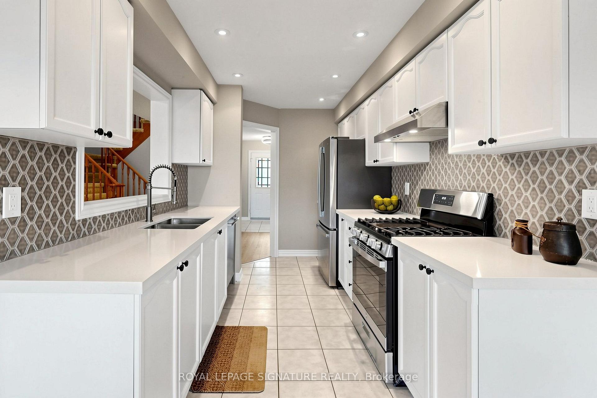 Photo 8 of 136 Maple Sugar Lane, Vaughan, Patterson — HOMEH