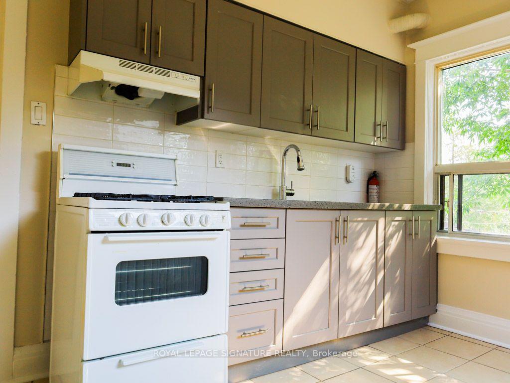 Photo 3 of Unit All Inclusive Upper, 111 Northcliffe Boulevard, Toronto, Oakwood Village — HOMEH