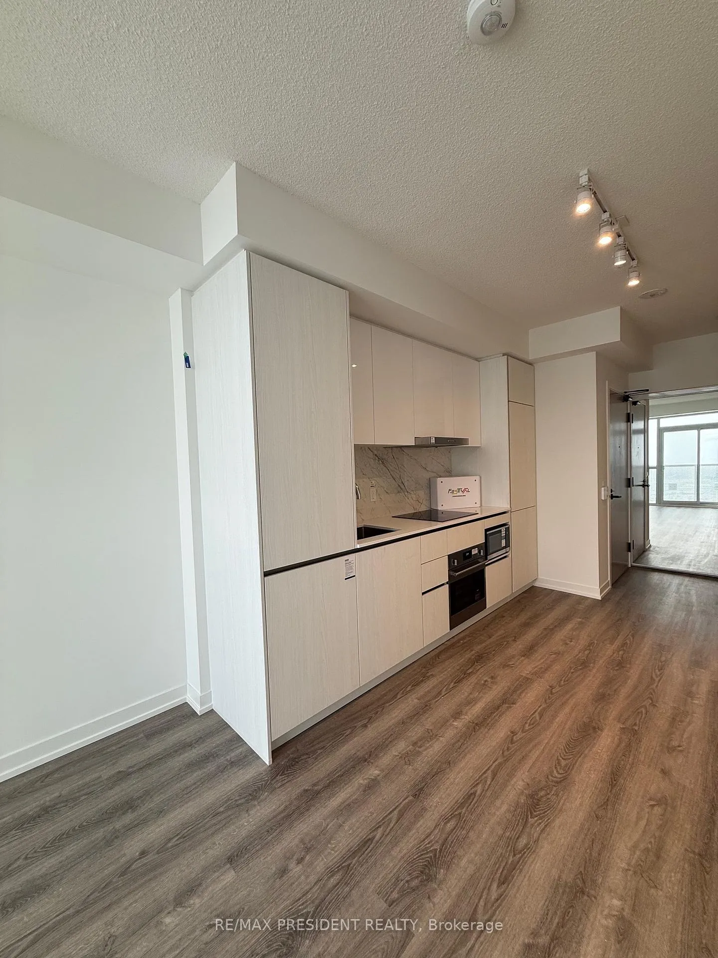 Photo 5 of Unit 5108, 8 Interchange Way, Vaughan, Vaughan Corporate Centre — HOMEH