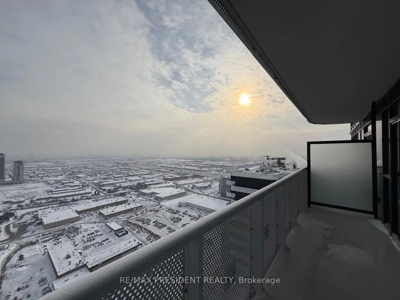 Photo 12 of Unit 5108, 8 Interchange Way, Vaughan, Vaughan Corporate Centre — HOMEH
