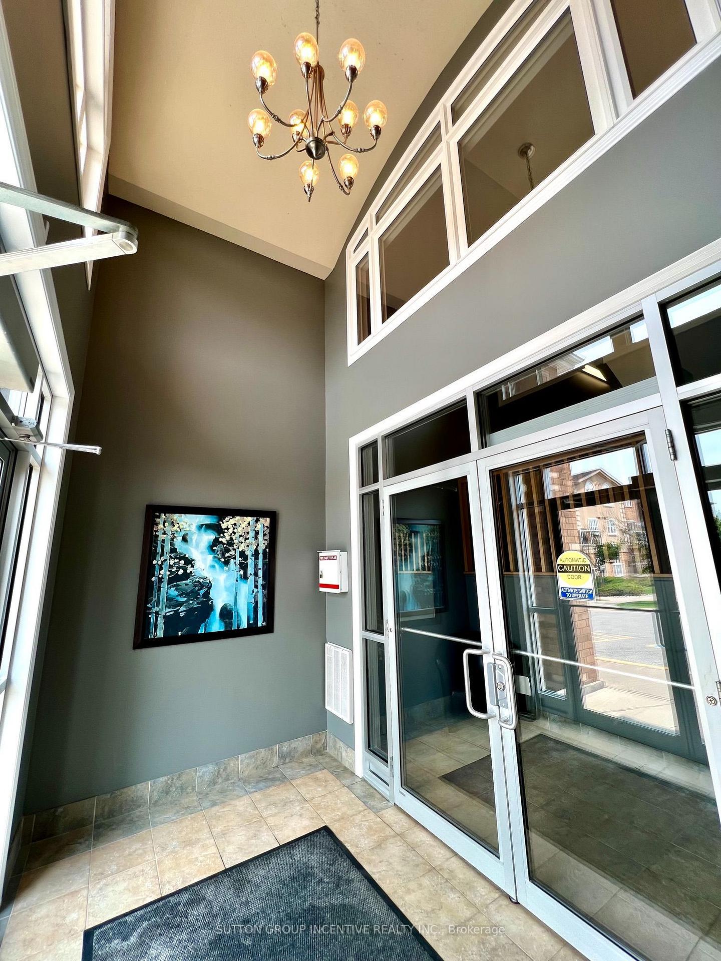 Photo 4 of Unit Unit#5, 137 Sydenham Wells, Barrie, Georgian Drive — HOMEH