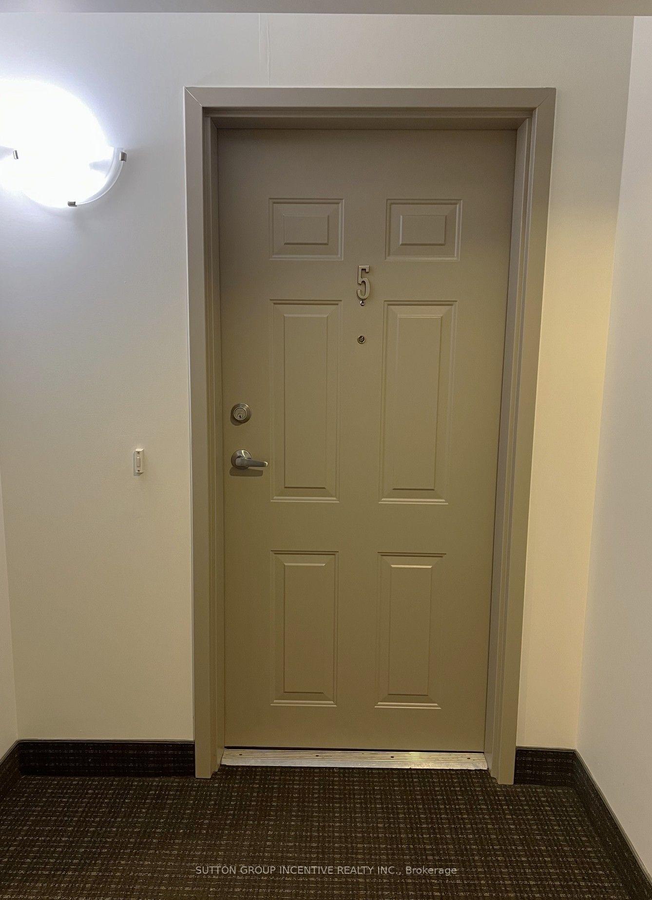 Photo 6 of Unit Unit#5, 137 Sydenham Wells, Barrie, Georgian Drive — HOMEH