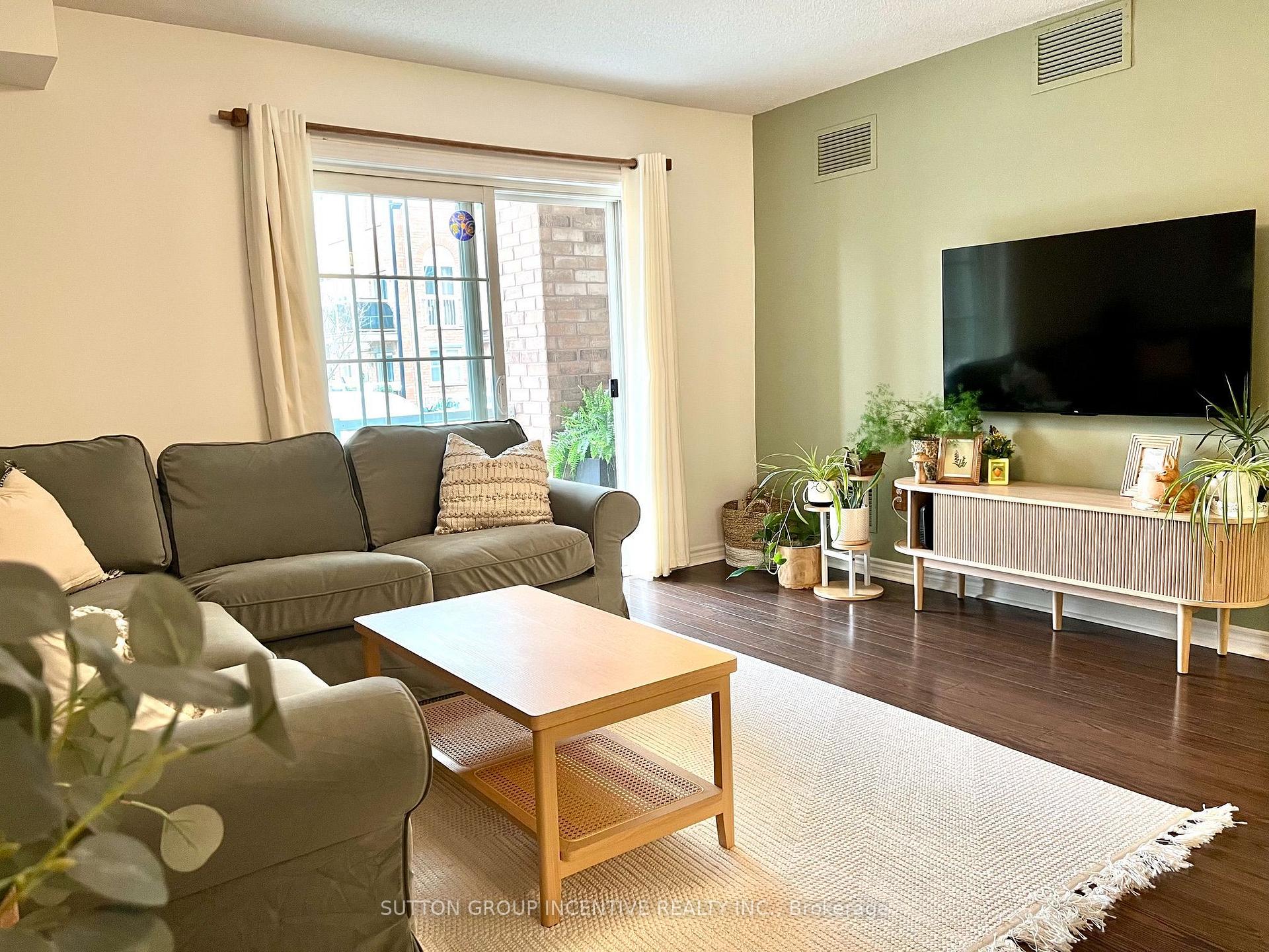 Photo 9 of Unit Unit#5, 137 Sydenham Wells, Barrie, Georgian Drive — HOMEH