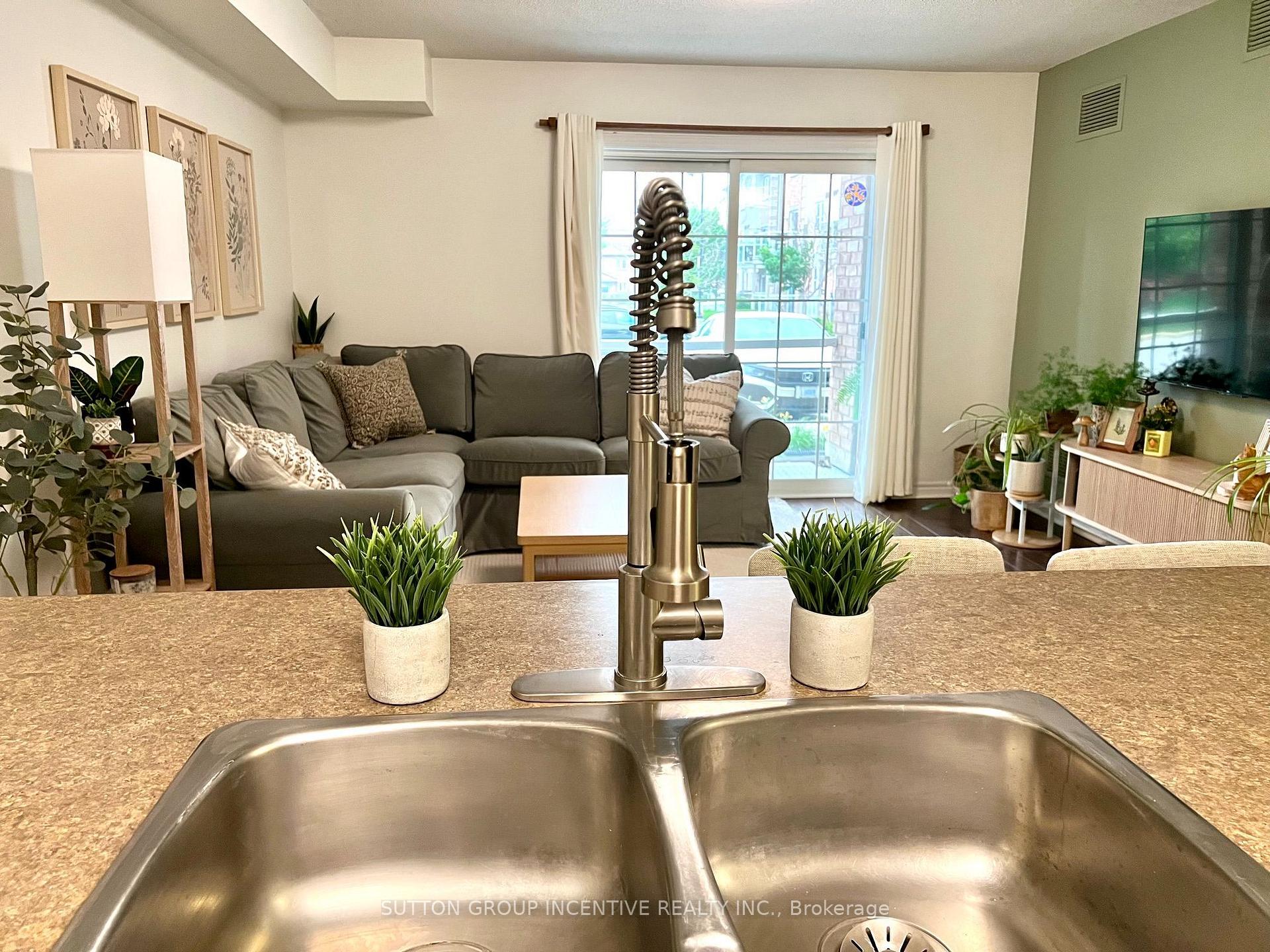 Photo 15 of Unit Unit#5, 137 Sydenham Wells, Barrie, Georgian Drive — HOMEH