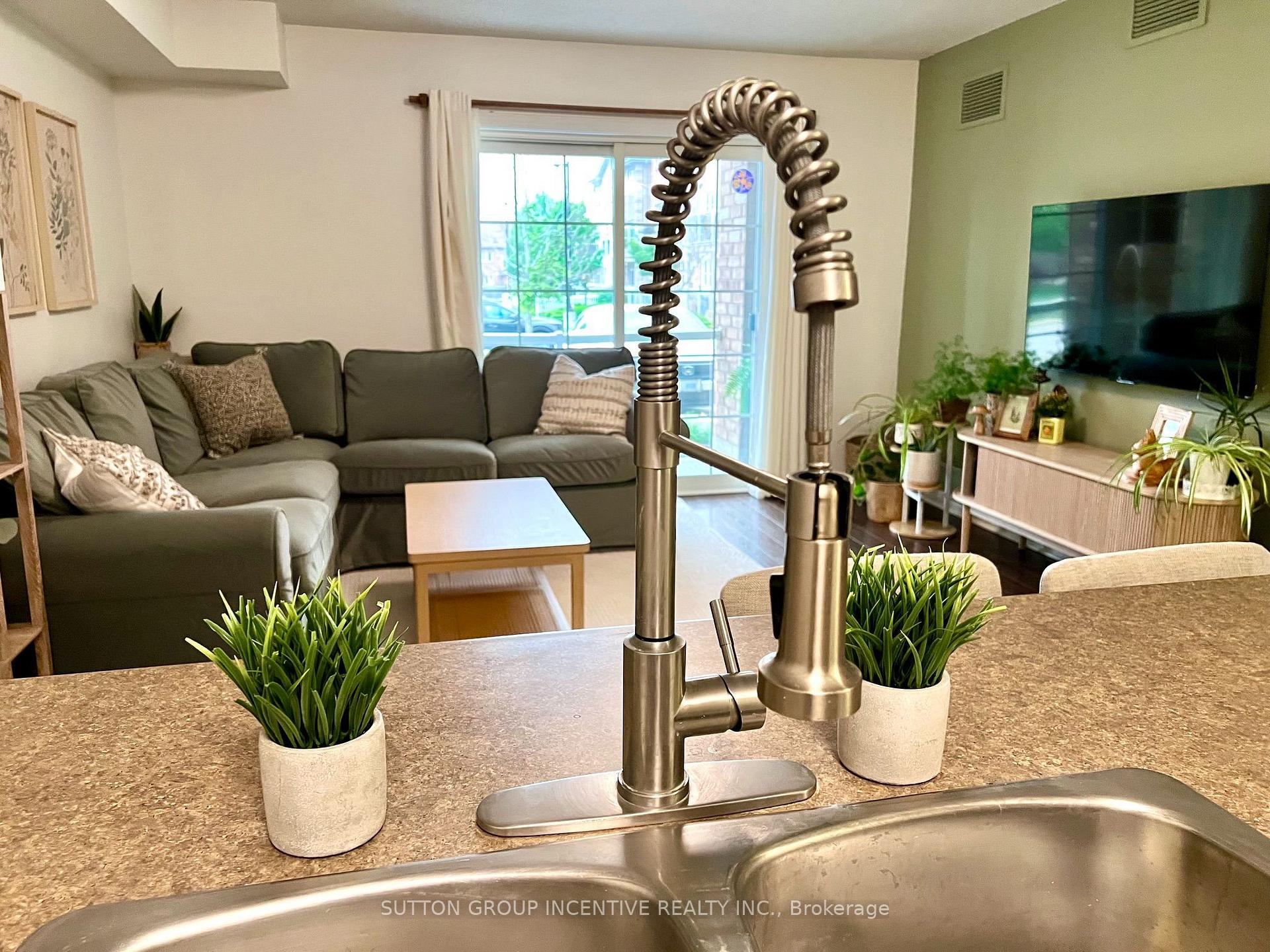Photo 16 of Unit Unit#5, 137 Sydenham Wells, Barrie, Georgian Drive — HOMEH