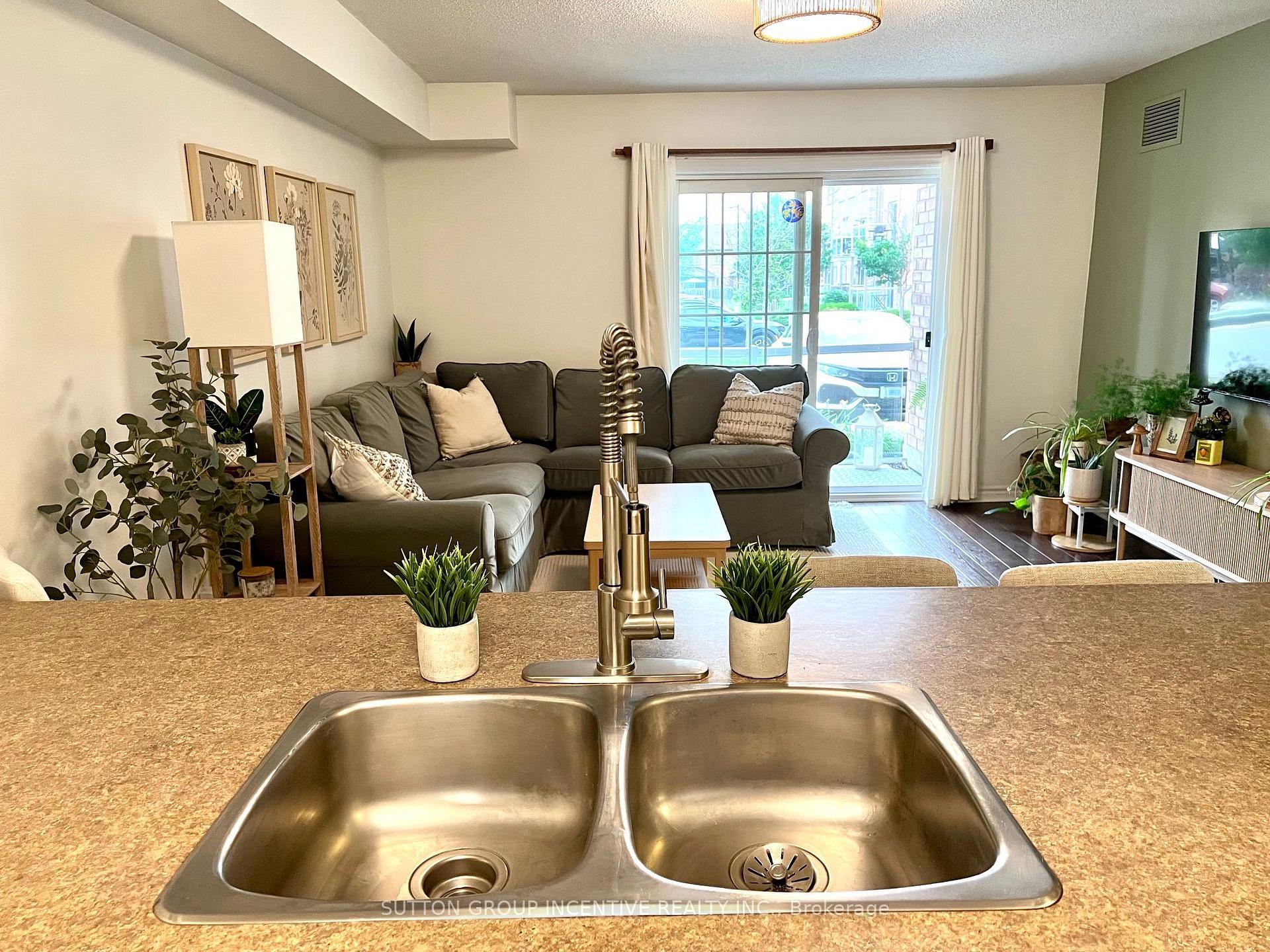 Photo 19 of Unit Unit#5, 137 Sydenham Wells, Barrie, Georgian Drive — HOMEH