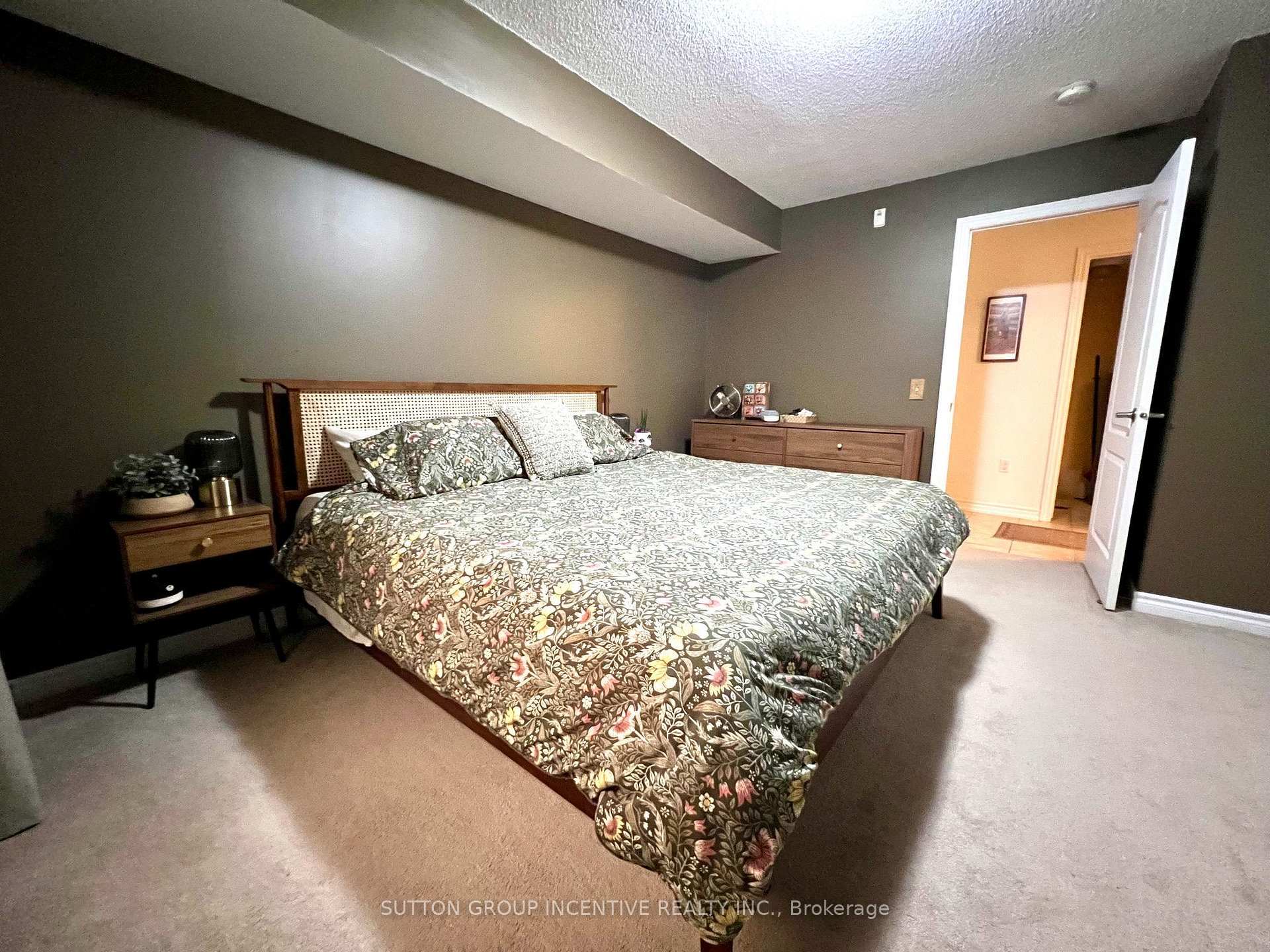 Photo 26 of Unit Unit#5, 137 Sydenham Wells, Barrie, Georgian Drive — HOMEH